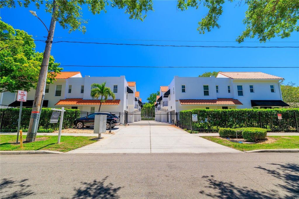 Photo of 3210 W Horatio Street #14, Tampa, FL 33609 (MLS # TB8511141)
