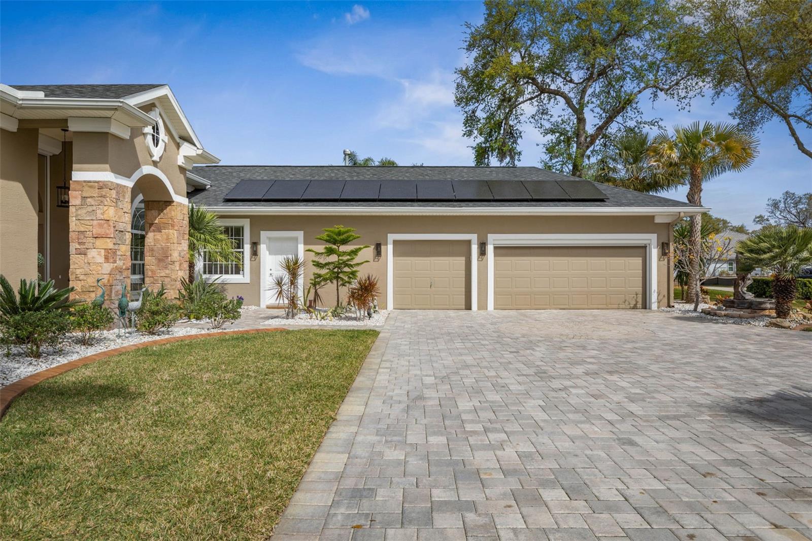18 OLD OAK DRIVE N