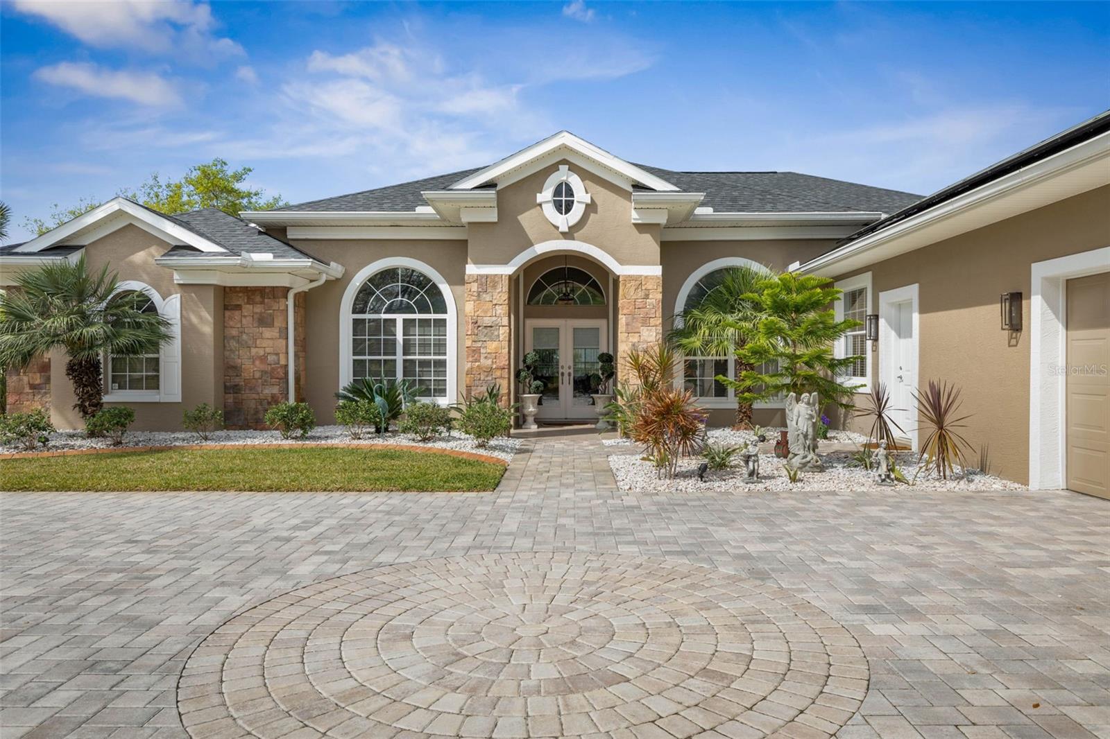 18 OLD OAK DRIVE N