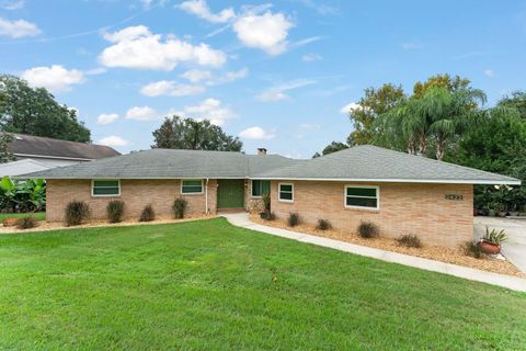 Photo of 2422 Topping Place, Eustis, FL 32726 (MLS # O6348947) Photo of 2422 Topping Place, Eustis, FL 32726 (MLS # O6348947)