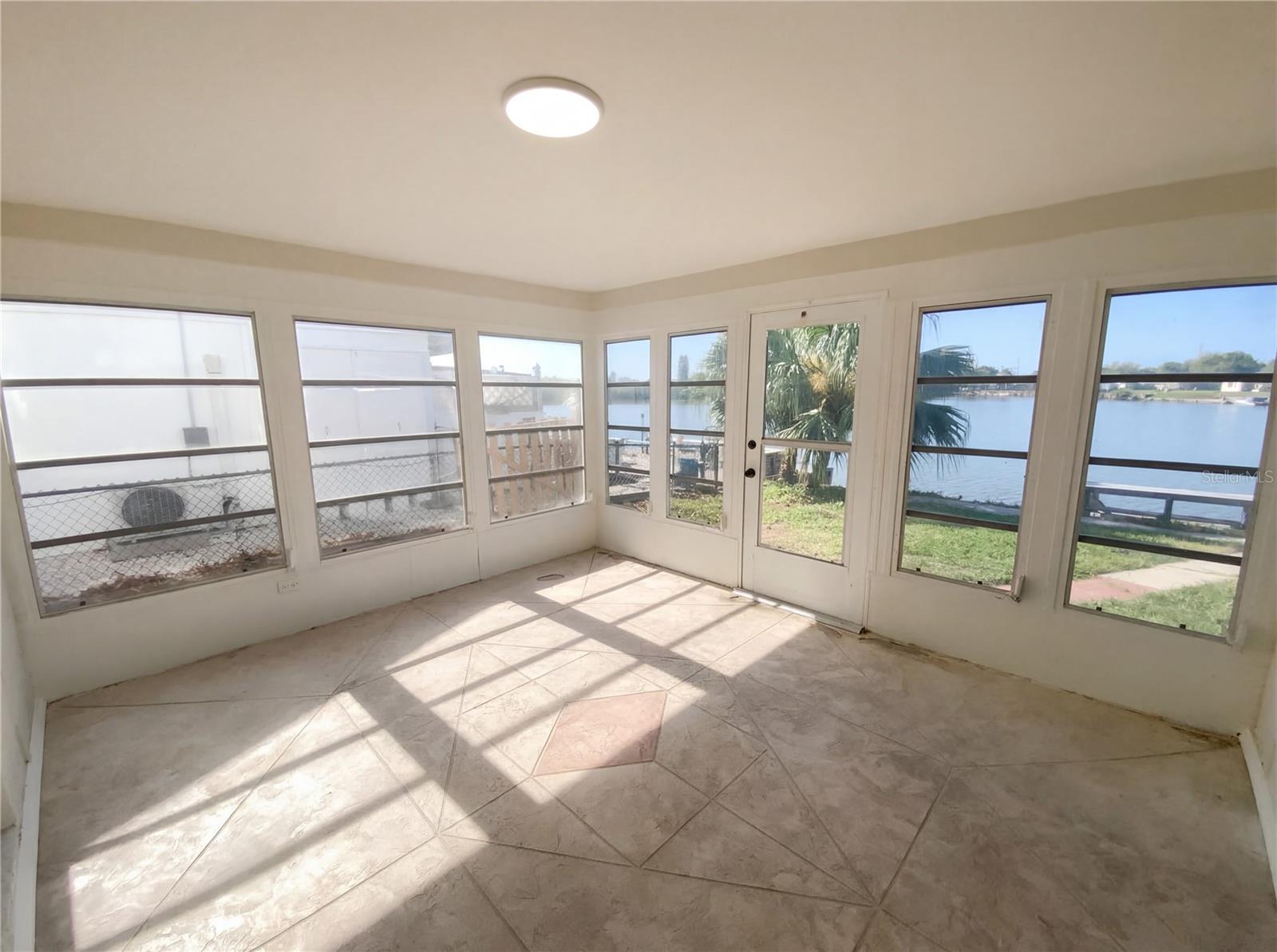 TAHITIAN DEV SUB - Residential