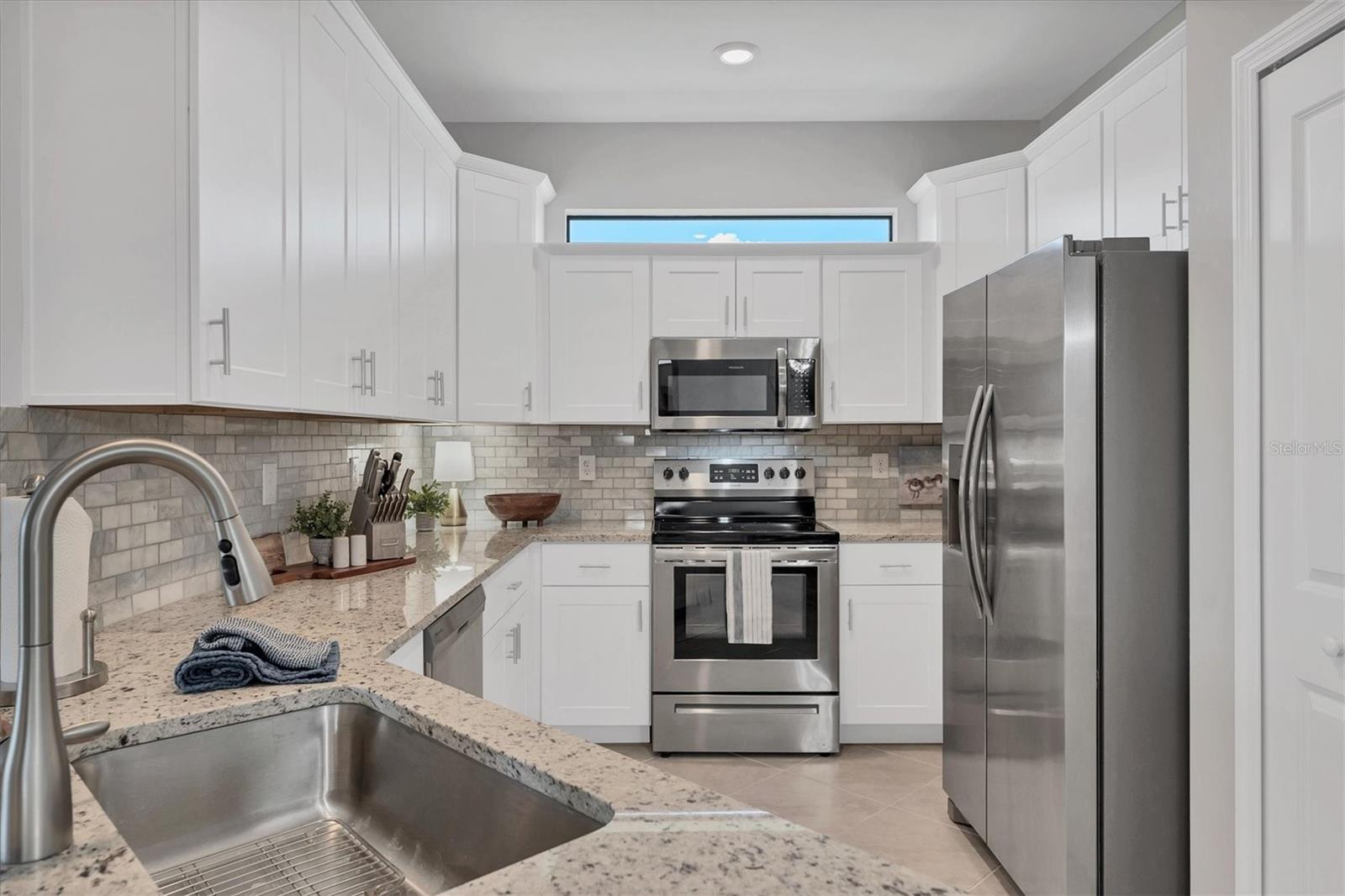 BISCAYNE LNDG II - Residential Lease