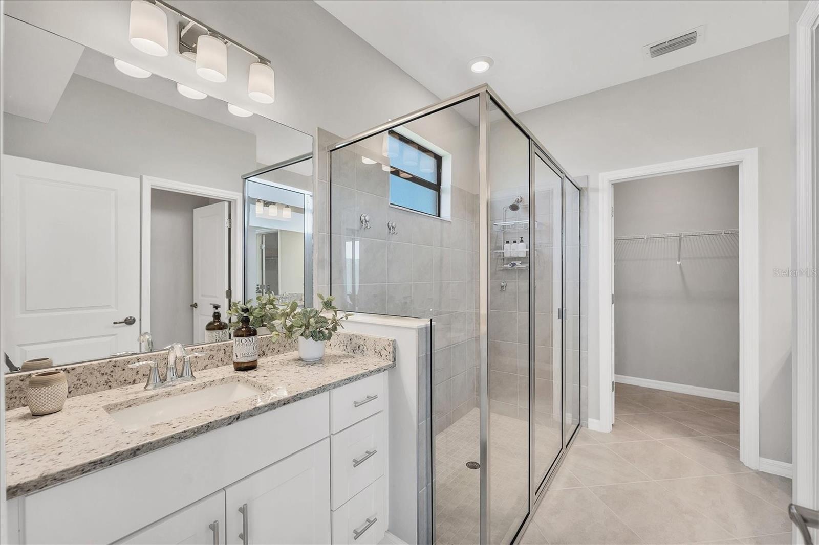 BISCAYNE LNDG II - Residential Lease