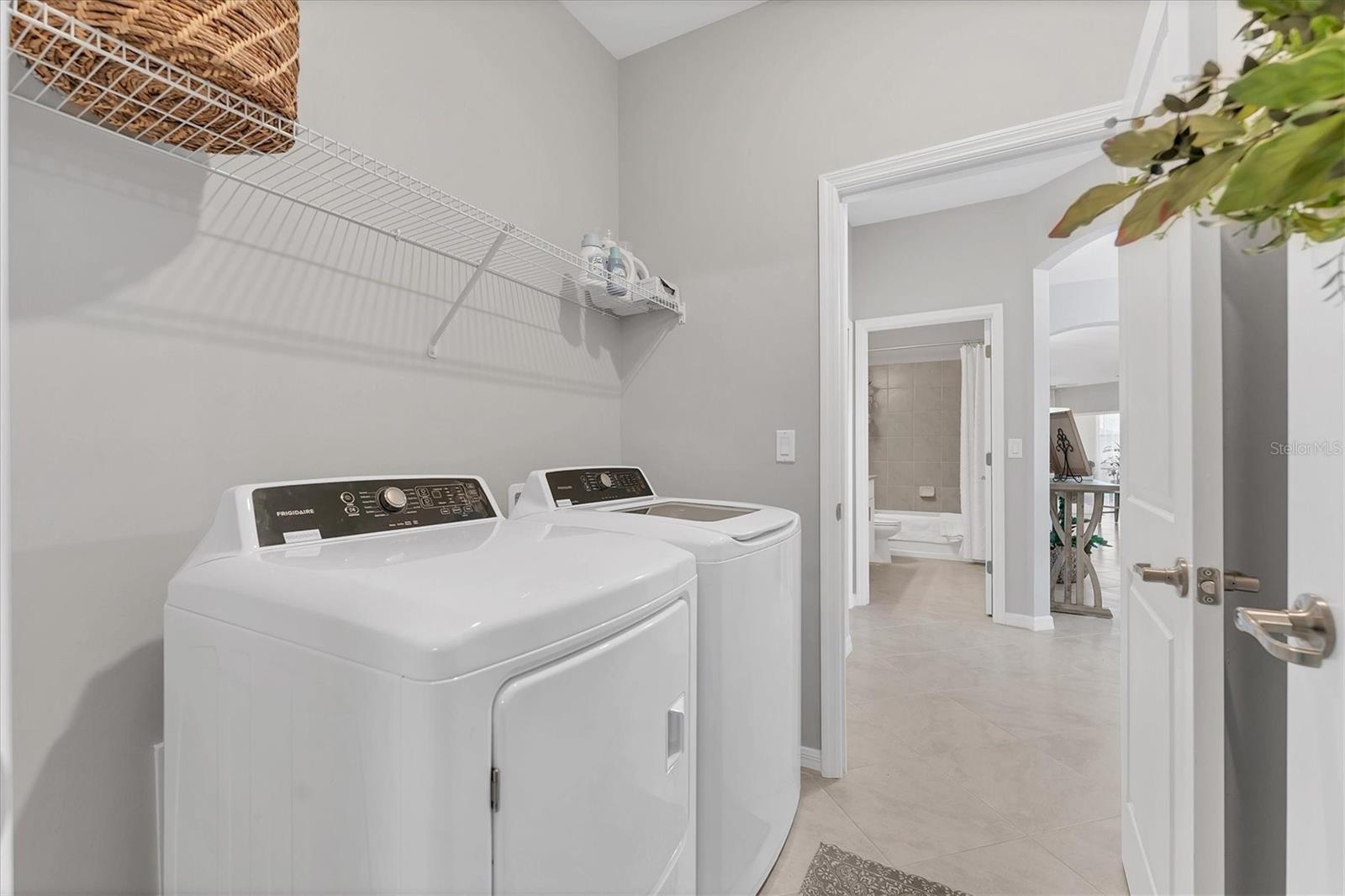BISCAYNE LNDG II - Residential Lease