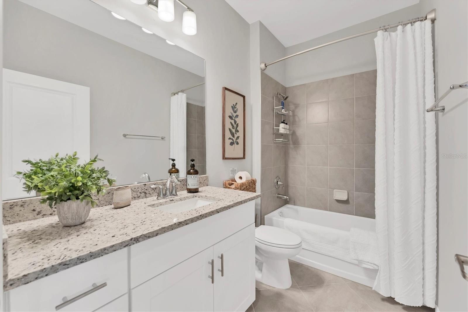 BISCAYNE LNDG II - Residential Lease