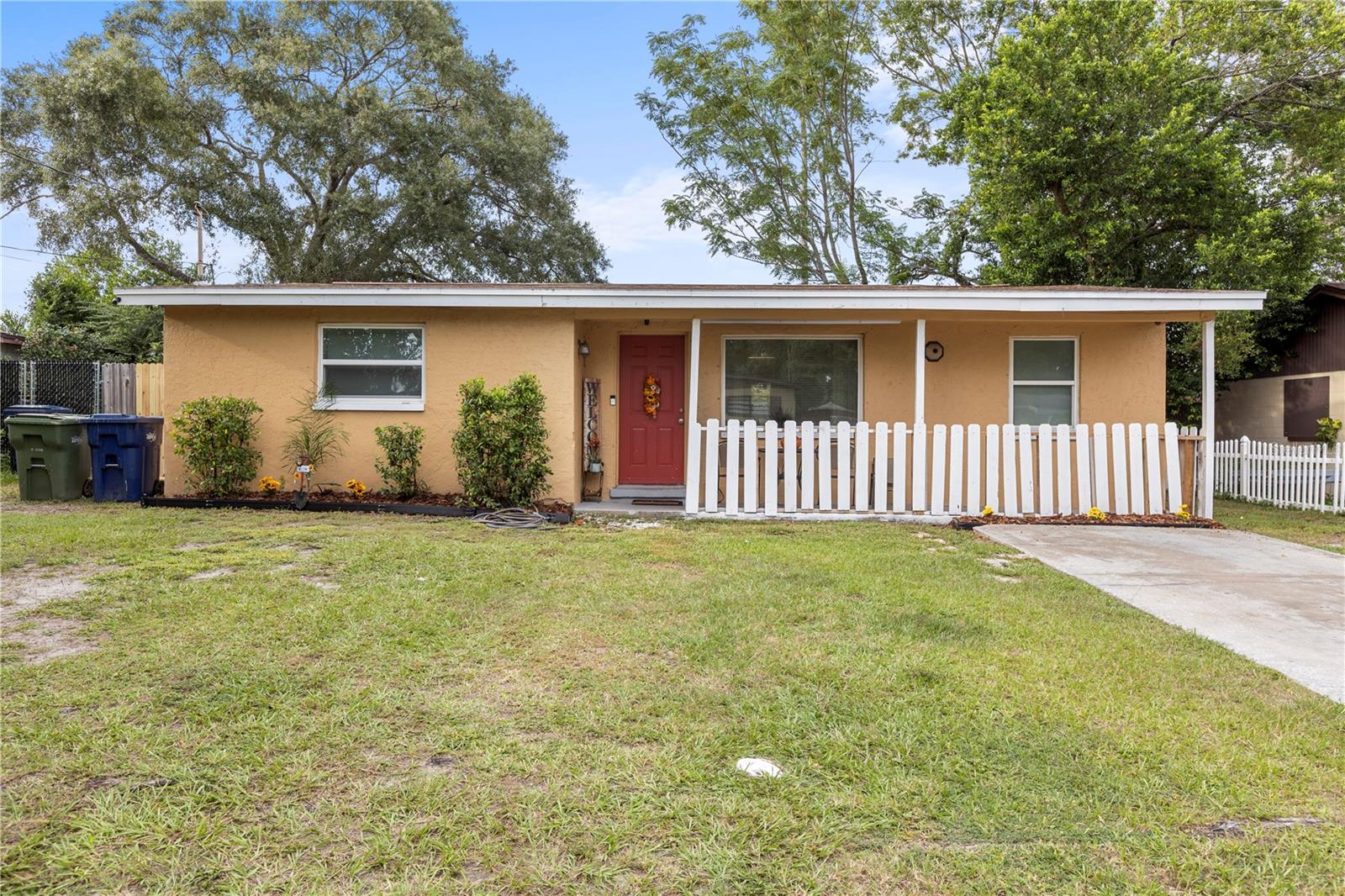 Charming North Tampa Home Near USF & Local Attractions
Welcome to this inviting 3-bedroom, 2-bath single-family home in the heart of North Tampa. Perfectly located near the University of South Florida, Busch Gardens, Adventure Island, and Lettuce Lake Park, this home places dining, shopping, entertainment, and easy access to I-275 and I-75 right at your fingertips.
Inside, you’ll find a bright and functional layout with a well-appointed kitchen featuring granite countertops, modern appliances, and ample cabinet space. The home has been thoughtfully maintained, with newer windows, AC, and roof replaced in 2016 providing added peace of mind.
Whether you’re a first-time buyer, investor, or looking for a cozy retreat close to everything Tampa has to offer, this home combines comfort, convenience, and value.