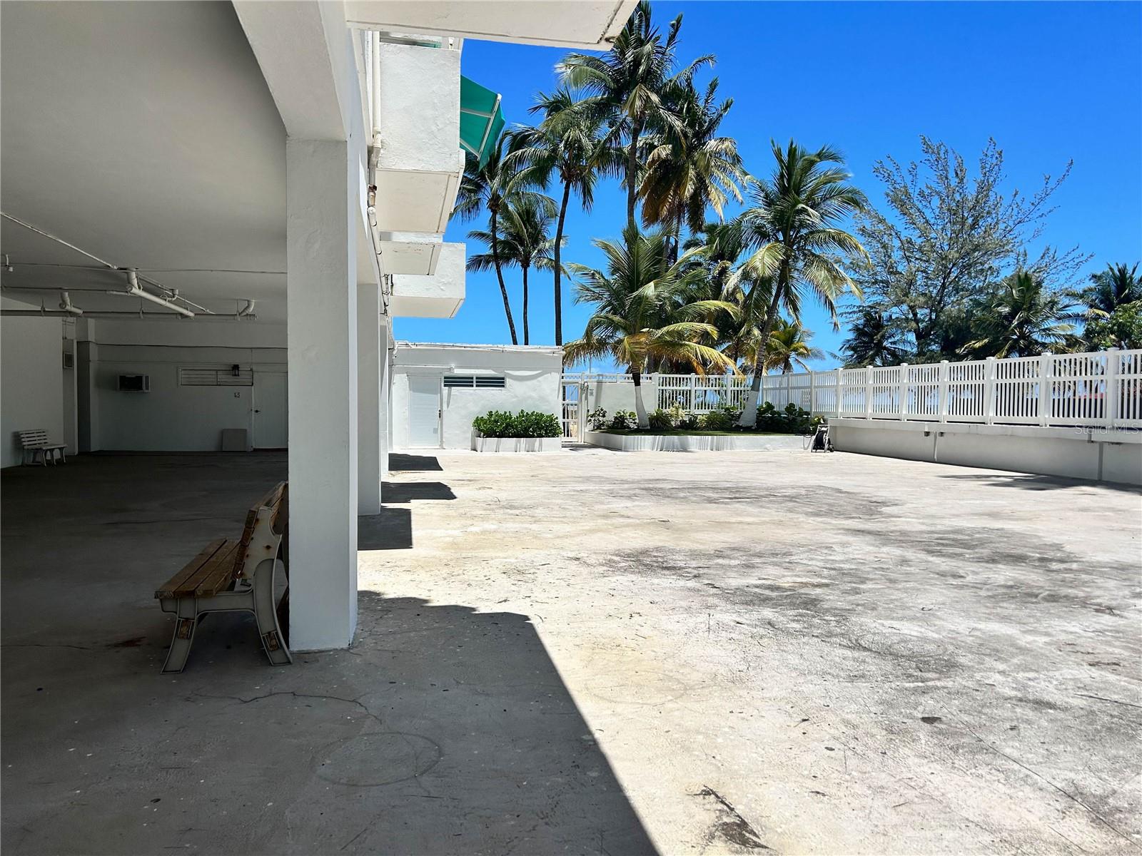 CONDOMINIO EL GIRASOL - Residential