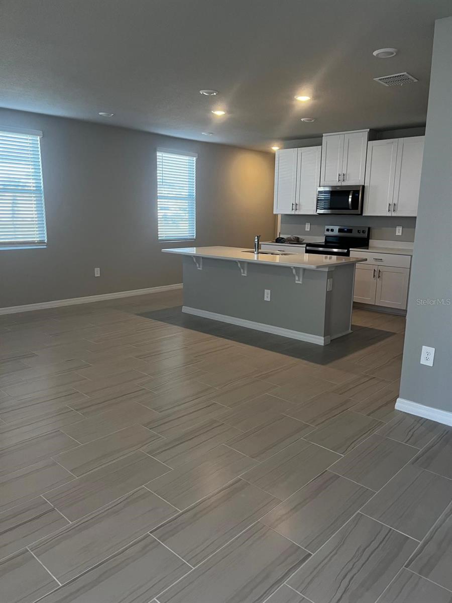 7659 MOMENTUM PKWY