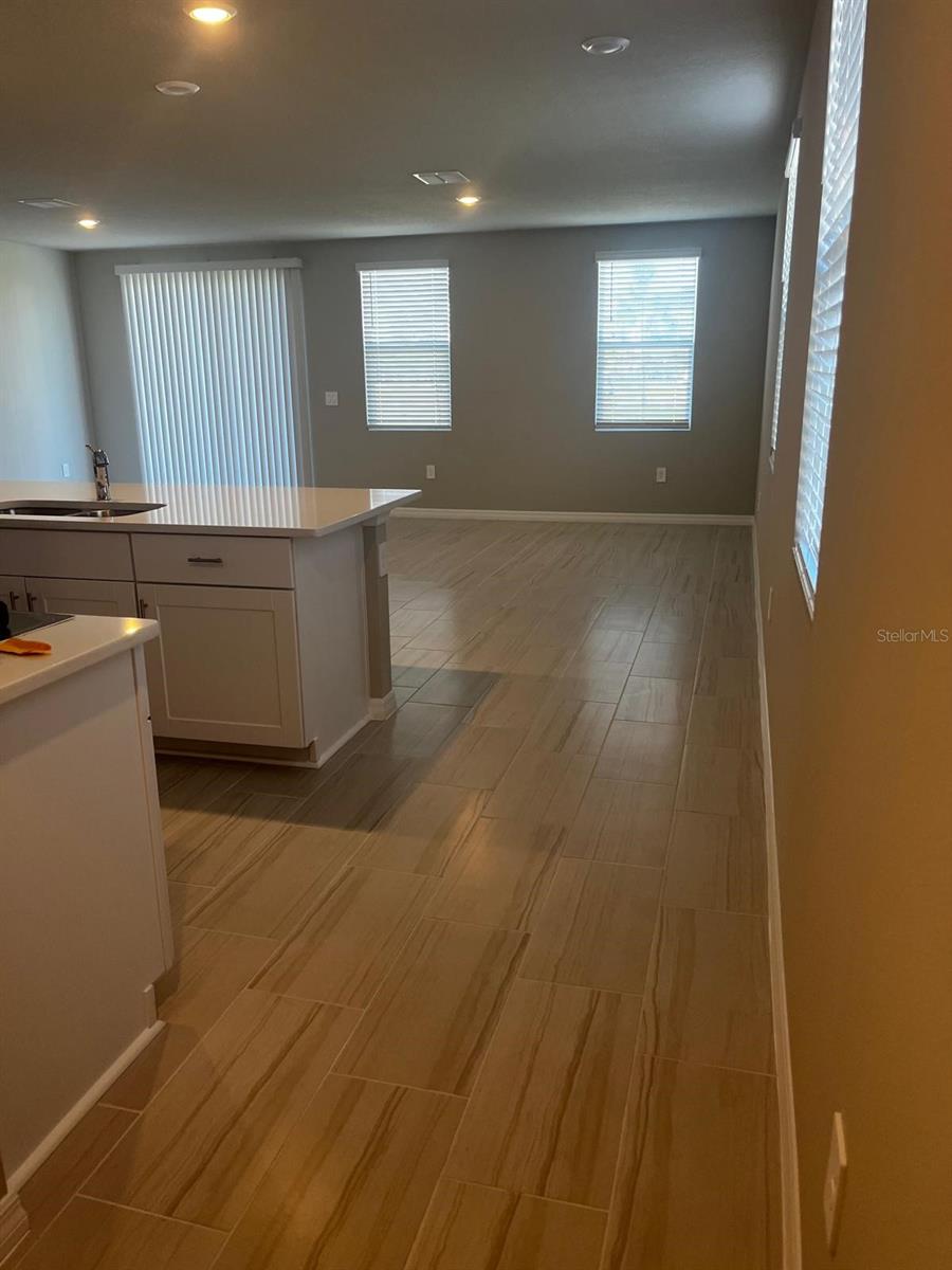 7659 MOMENTUM PKWY
