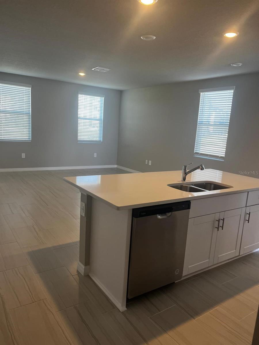 7659 MOMENTUM PKWY