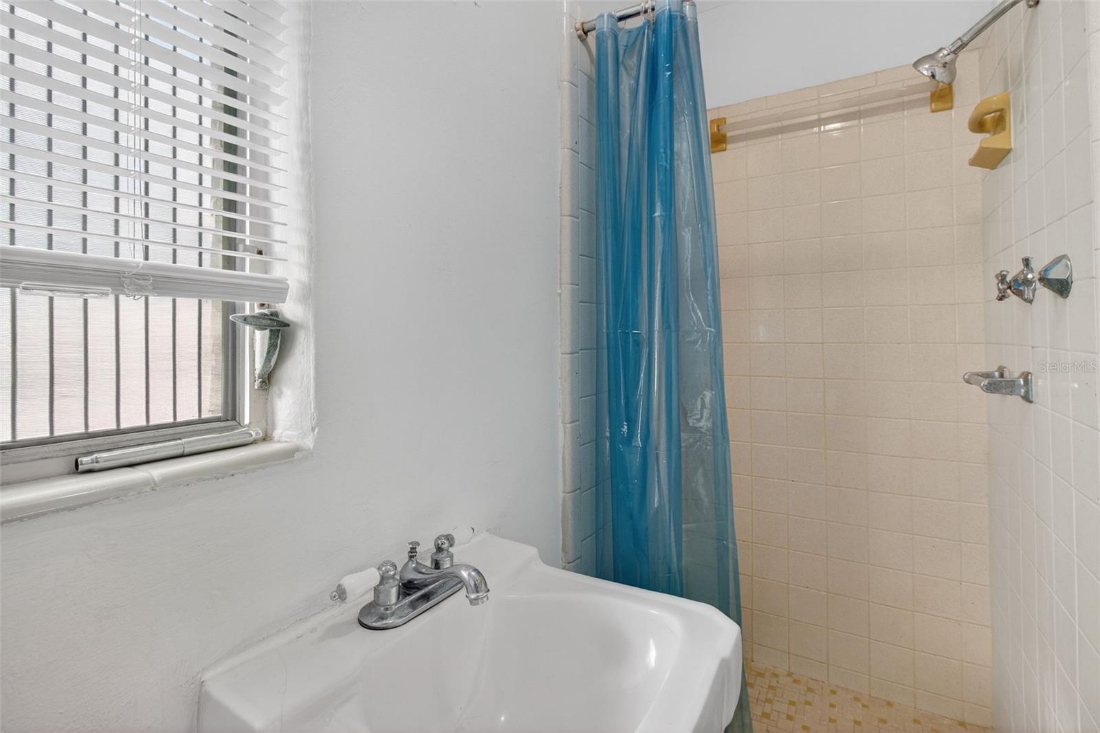 BREEZE HILL - Residential