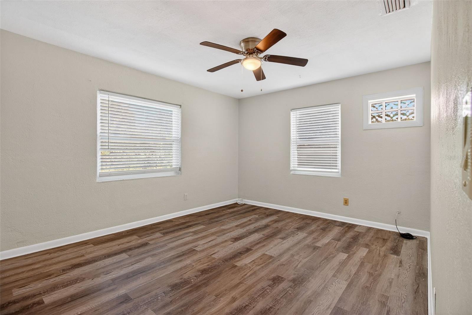 BREEZE HILL - Residential