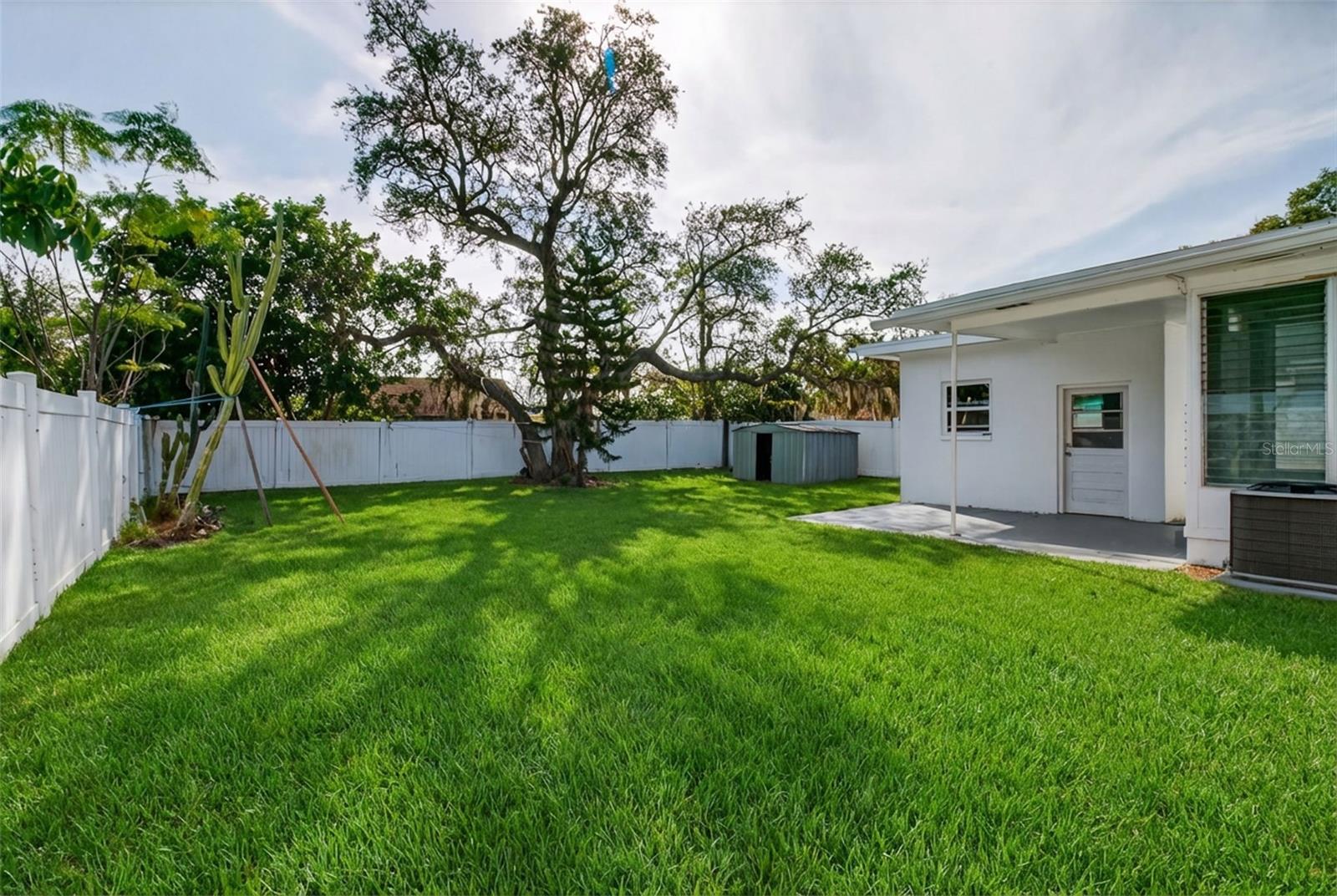 BREEZE HILL - Residential