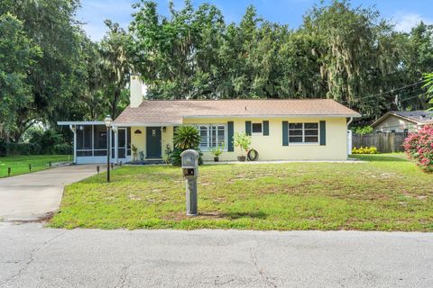 A home in DEBARY