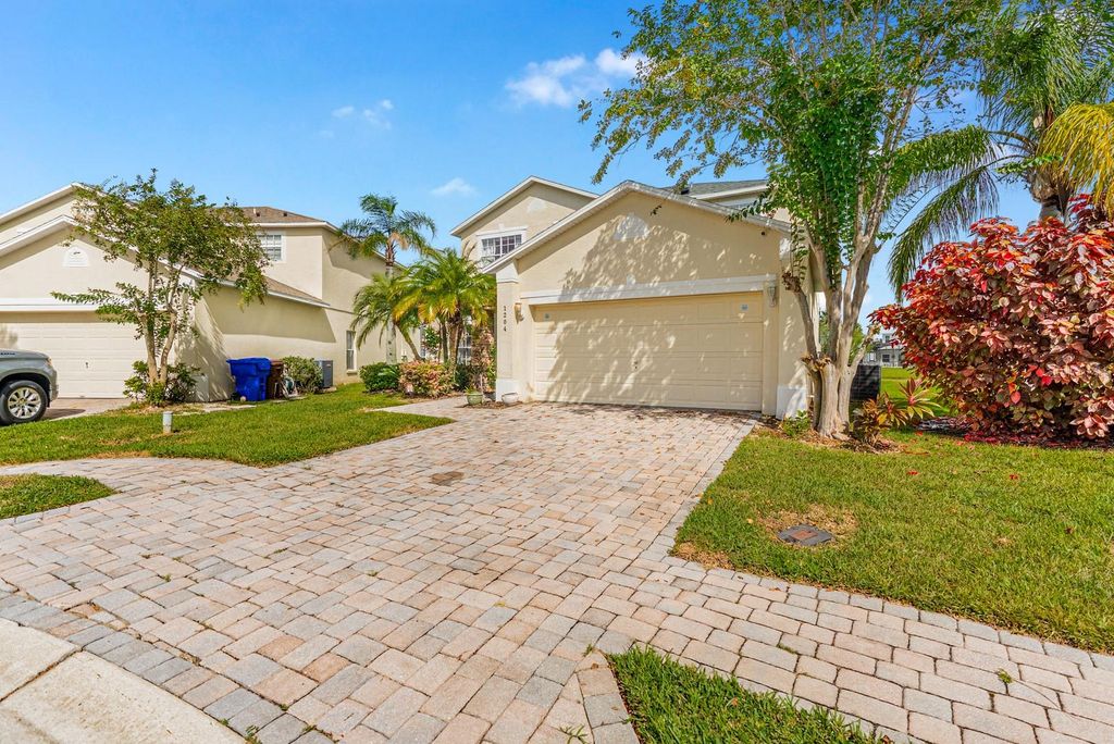 Photo of 1204 Cumbrian Lakes Court, Kissimmee, FL 34746 (MLS # S5135747)