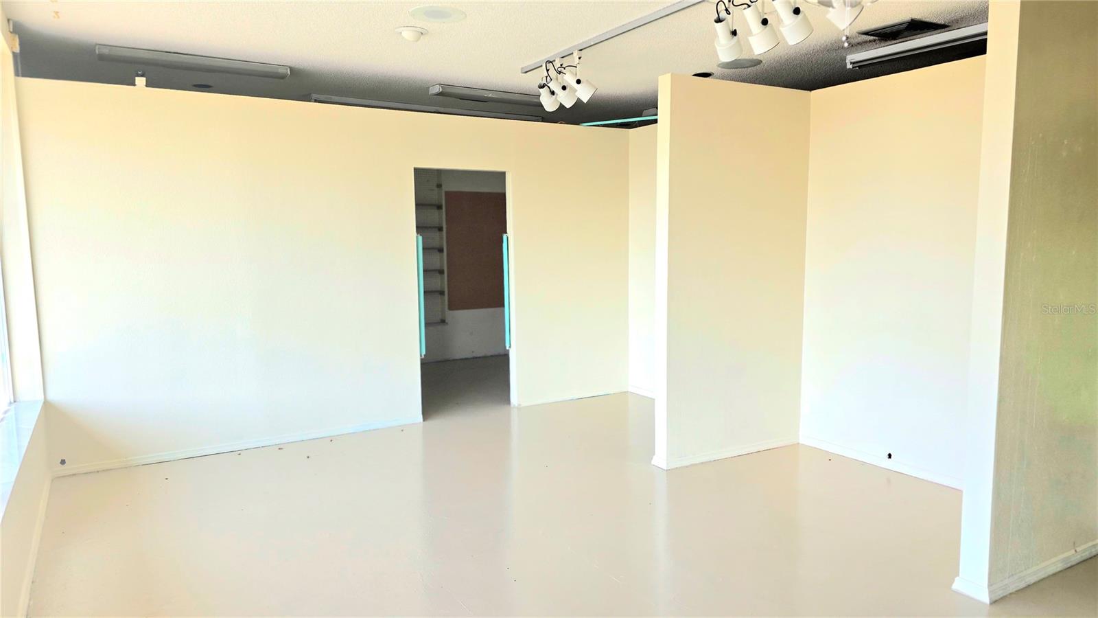 VENICE EDGEWOOD SEC OF - Commercial Lease