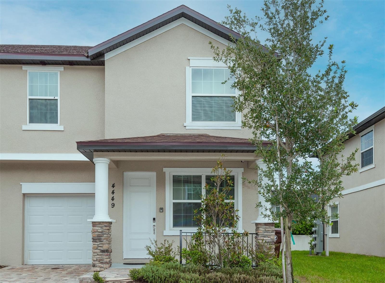 4449 Summer Flowers Place in Kissimmee, FL 34746 is a charming 4-bedroom, 2.5-bath townhome located in a quiet, gated community. This home offers a cozy and functional layout with a spacious living area and a private outdoor space. It’s conveniently situated near shopping, dining, and popular attractions like Disney and Old Town. Ideal for families or as a vacation home, it combines comfort with a great location.