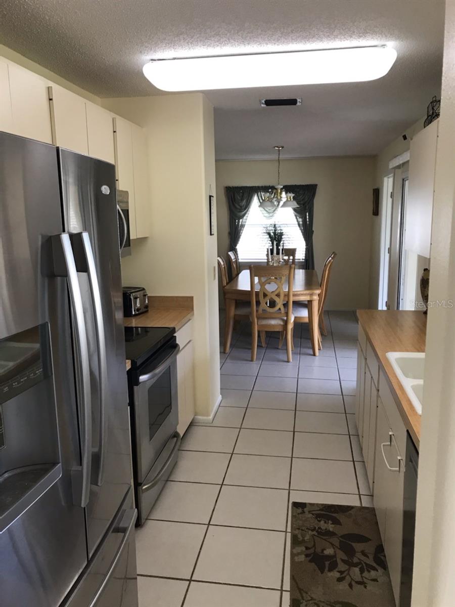 VILLAGE GREEN OF BRADENTON UN G - Residential Lease