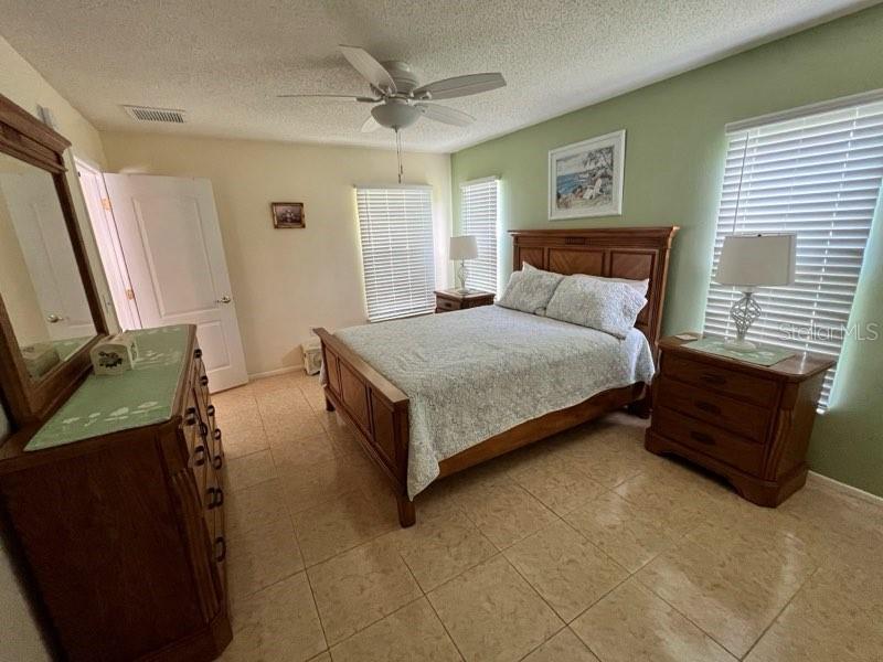 VILLAGE GREEN OF BRADENTON UN G - Residential Lease