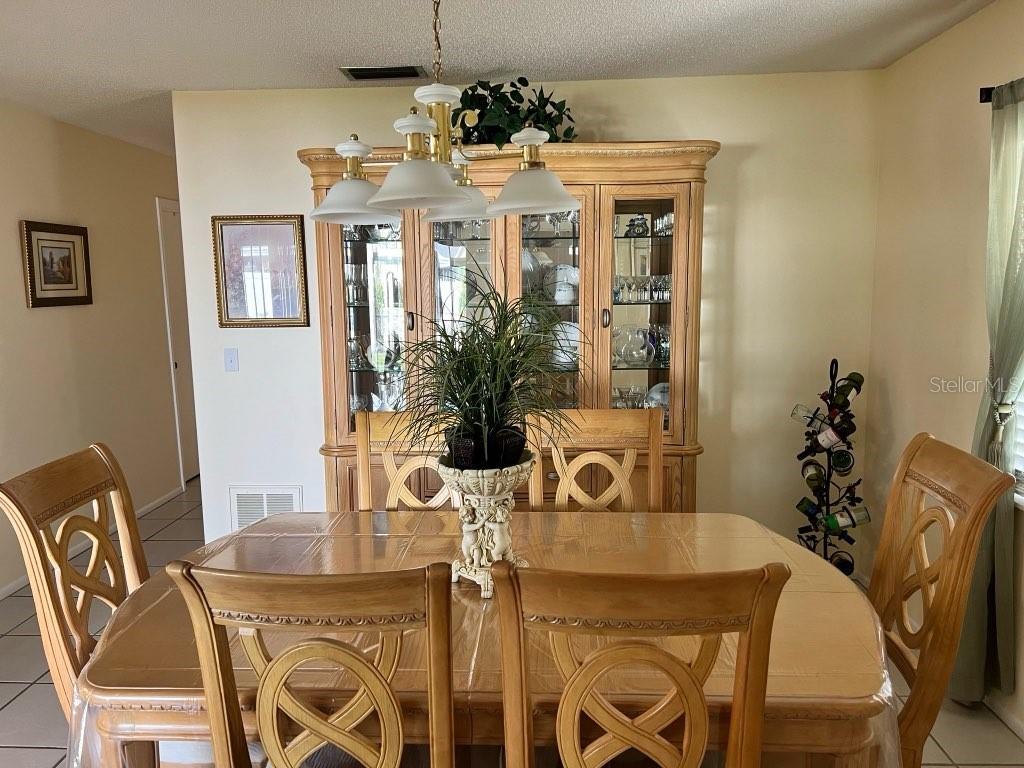 VILLAGE GREEN OF BRADENTON UN G - Residential Lease