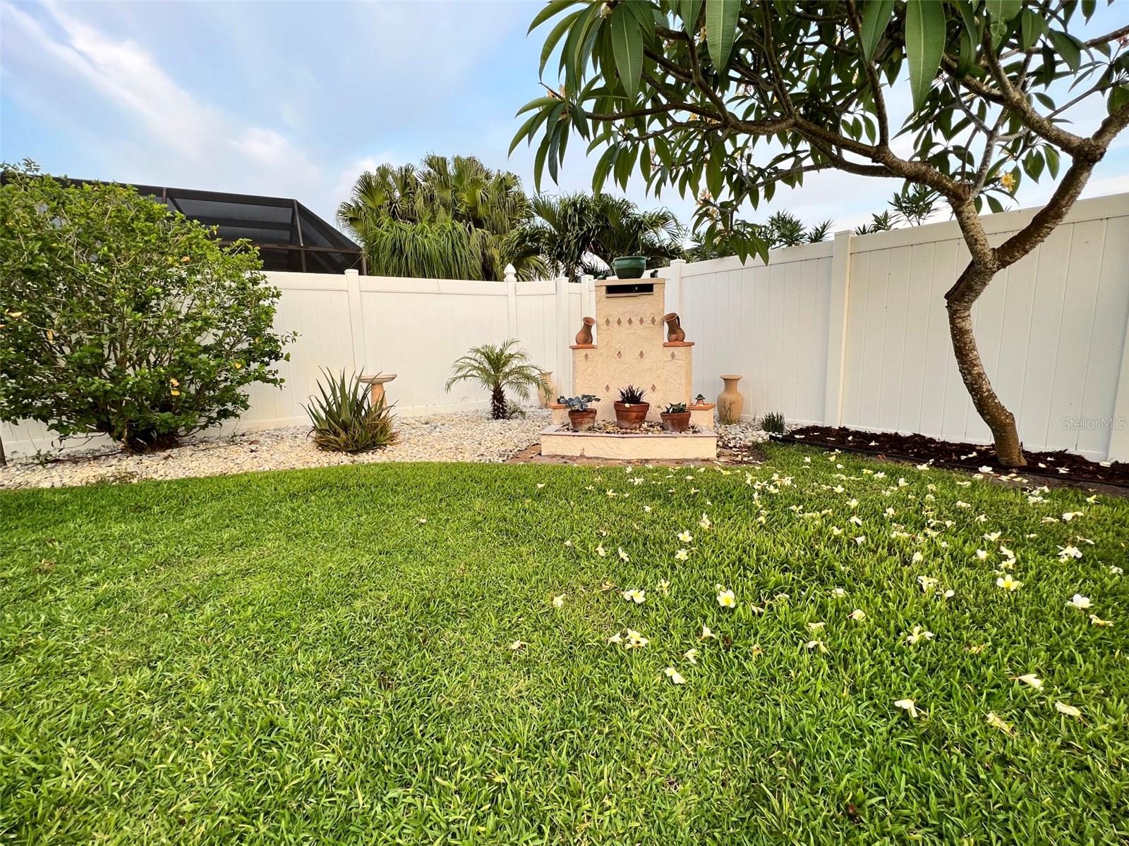 VILLAGE GREEN OF BRADENTON UN G - Residential Lease