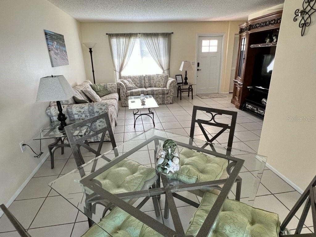 VILLAGE GREEN OF BRADENTON UN G - Residential Lease