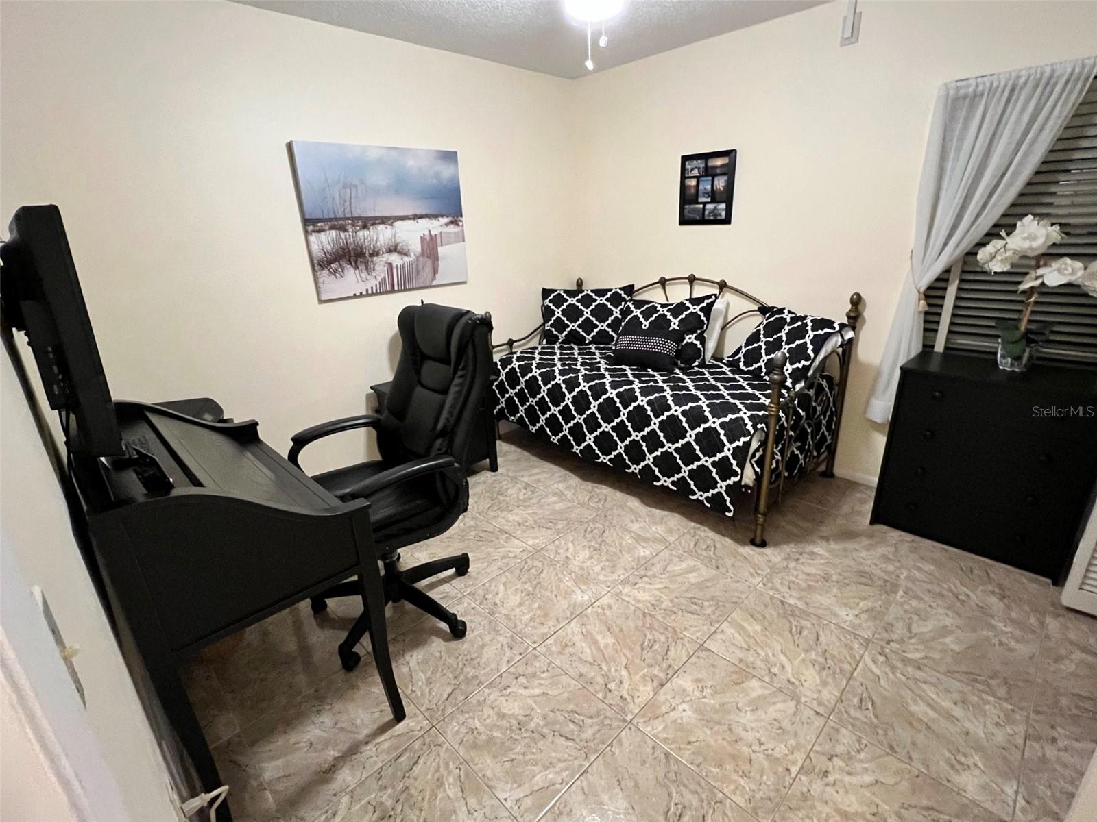 VILLAGE GREEN OF BRADENTON UN G - Residential Lease