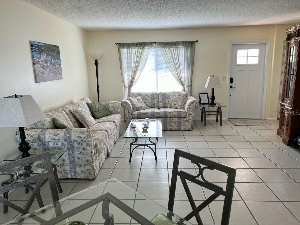 VILLAGE GREEN OF BRADENTON UN G - Residential Lease