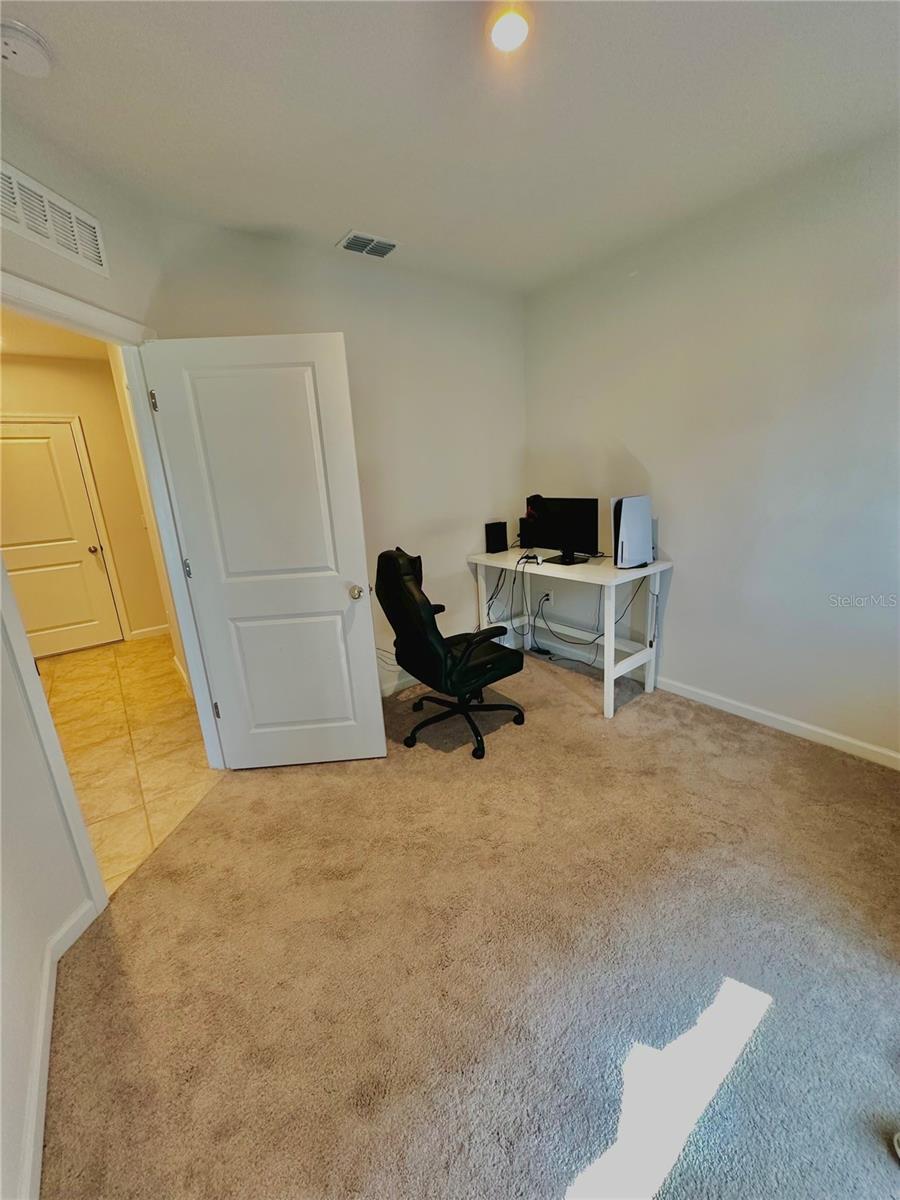 EAGLE LNDG PH II - Residential Lease