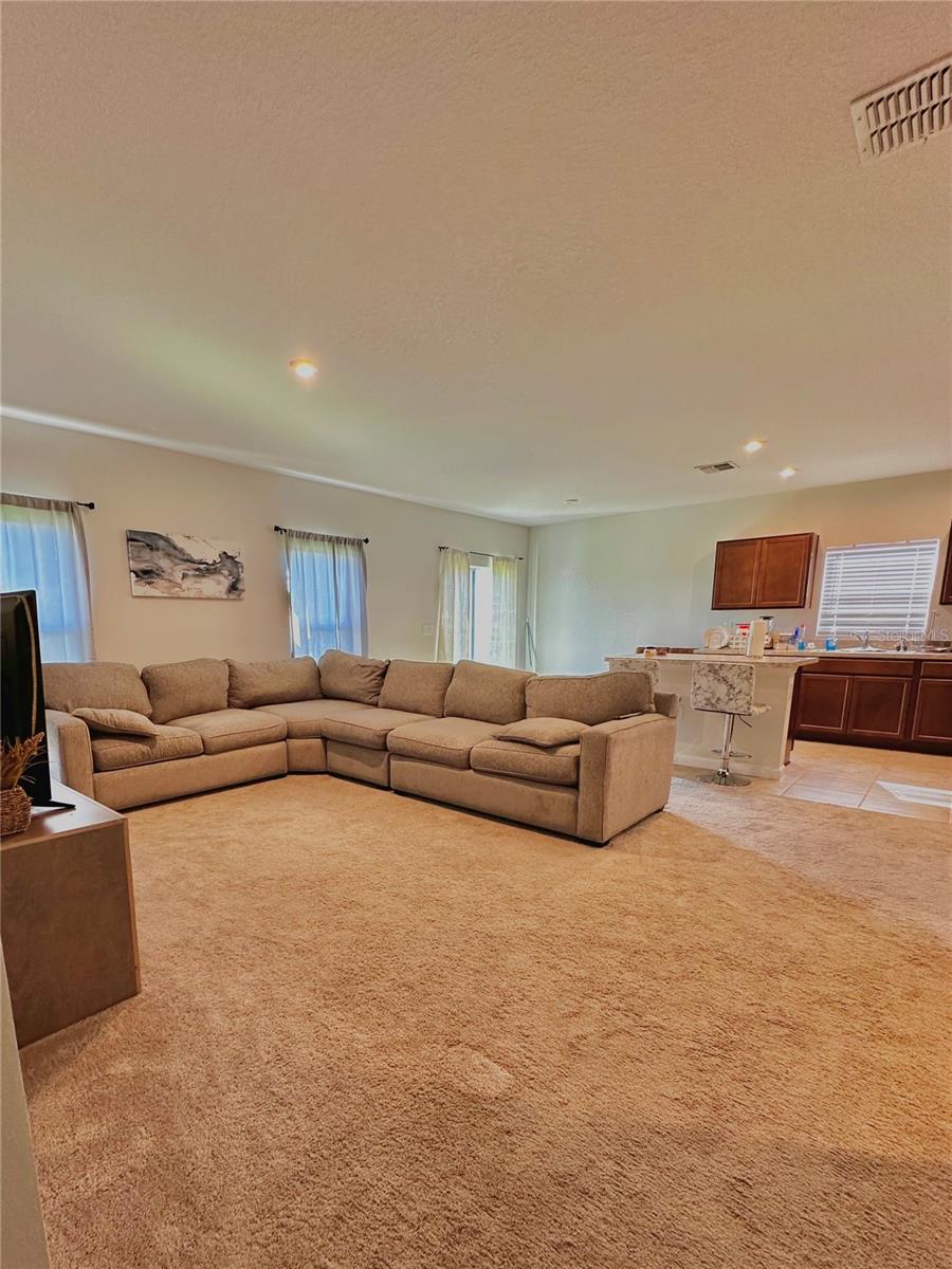 EAGLE LNDG PH II - Residential Lease