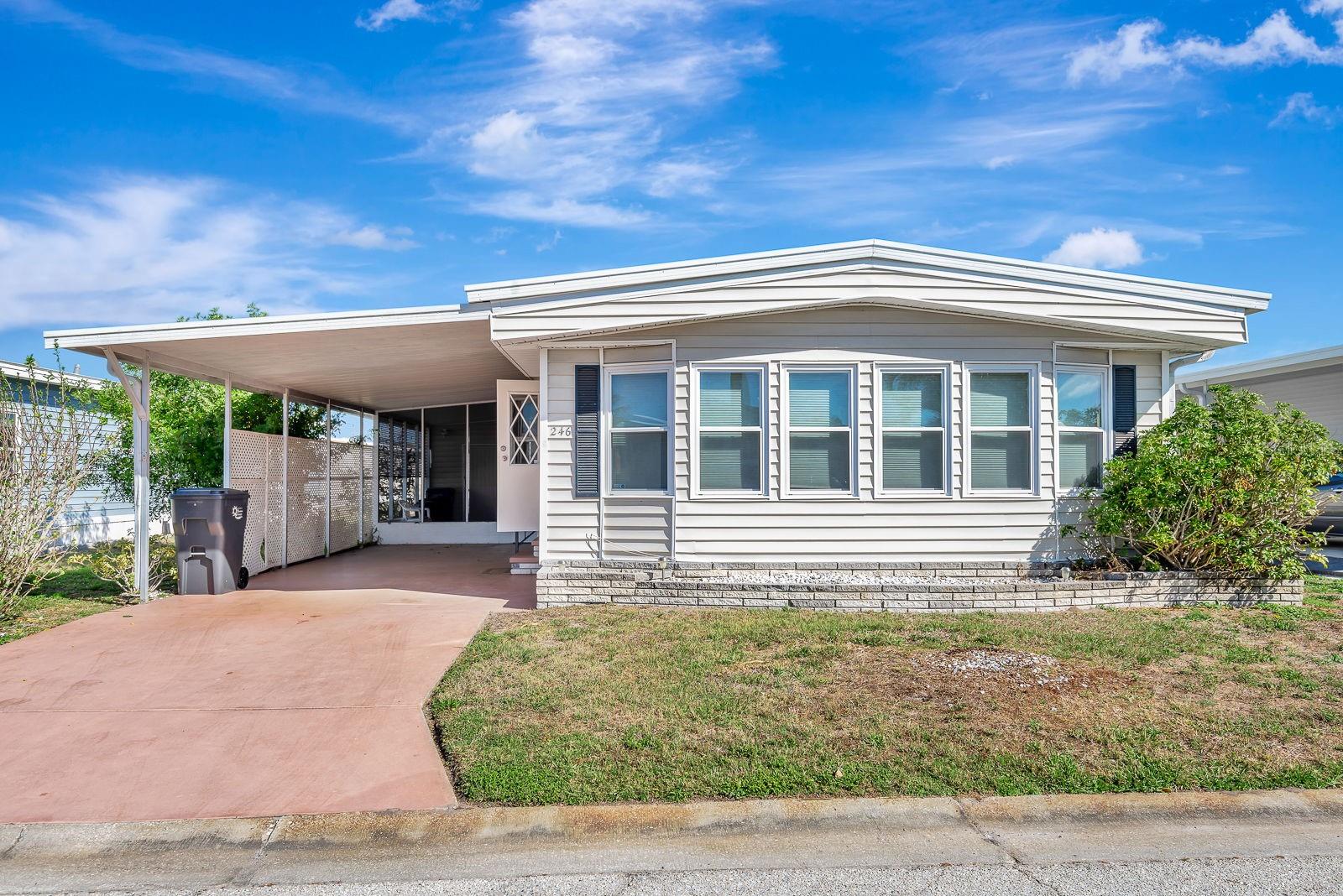 PALM LAKE ESTATES - Residential