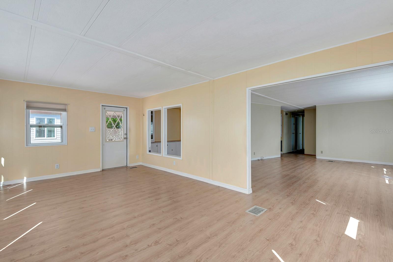 PALM LAKE ESTATES - Residential