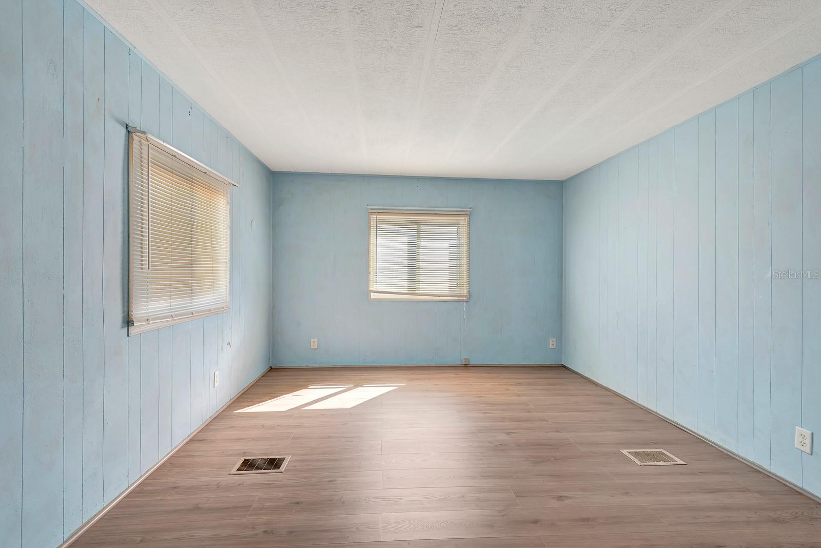 PALM LAKE ESTATES - Residential