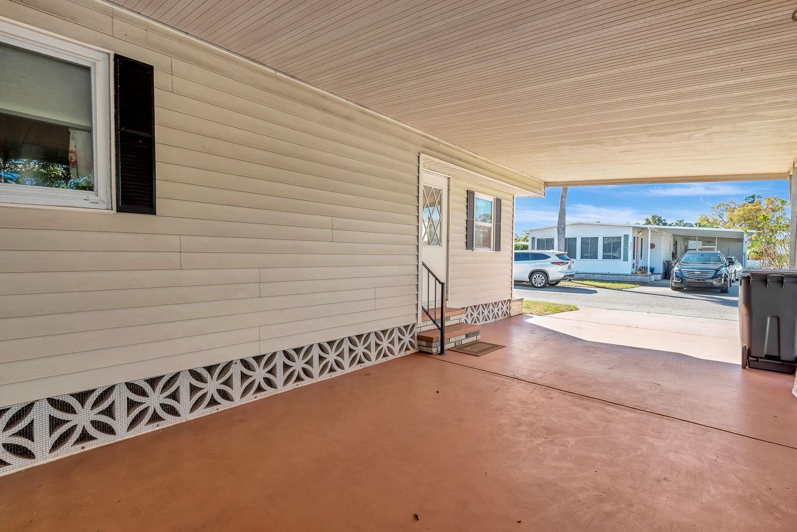 PALM LAKE ESTATES - Residential