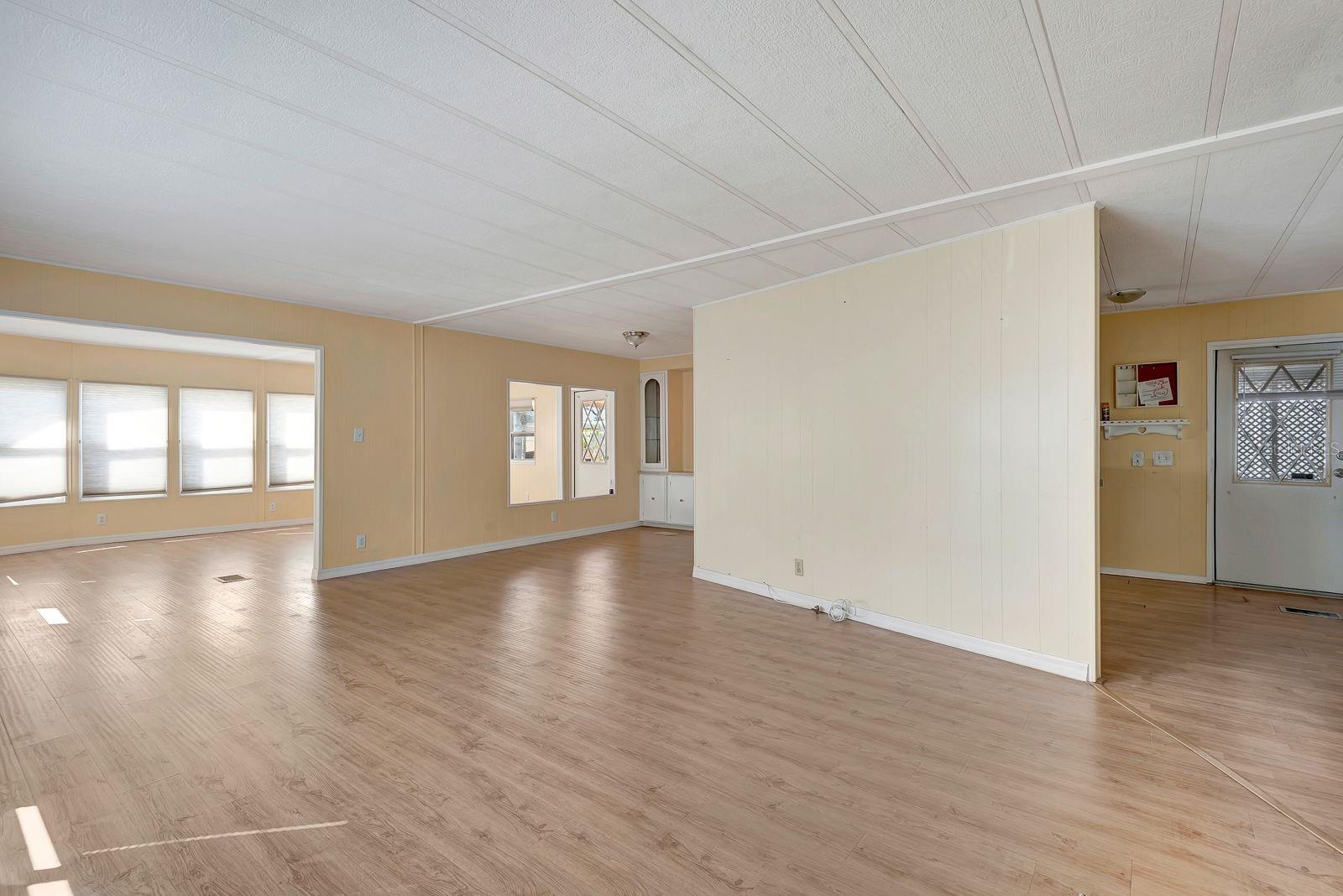 PALM LAKE ESTATES - Residential