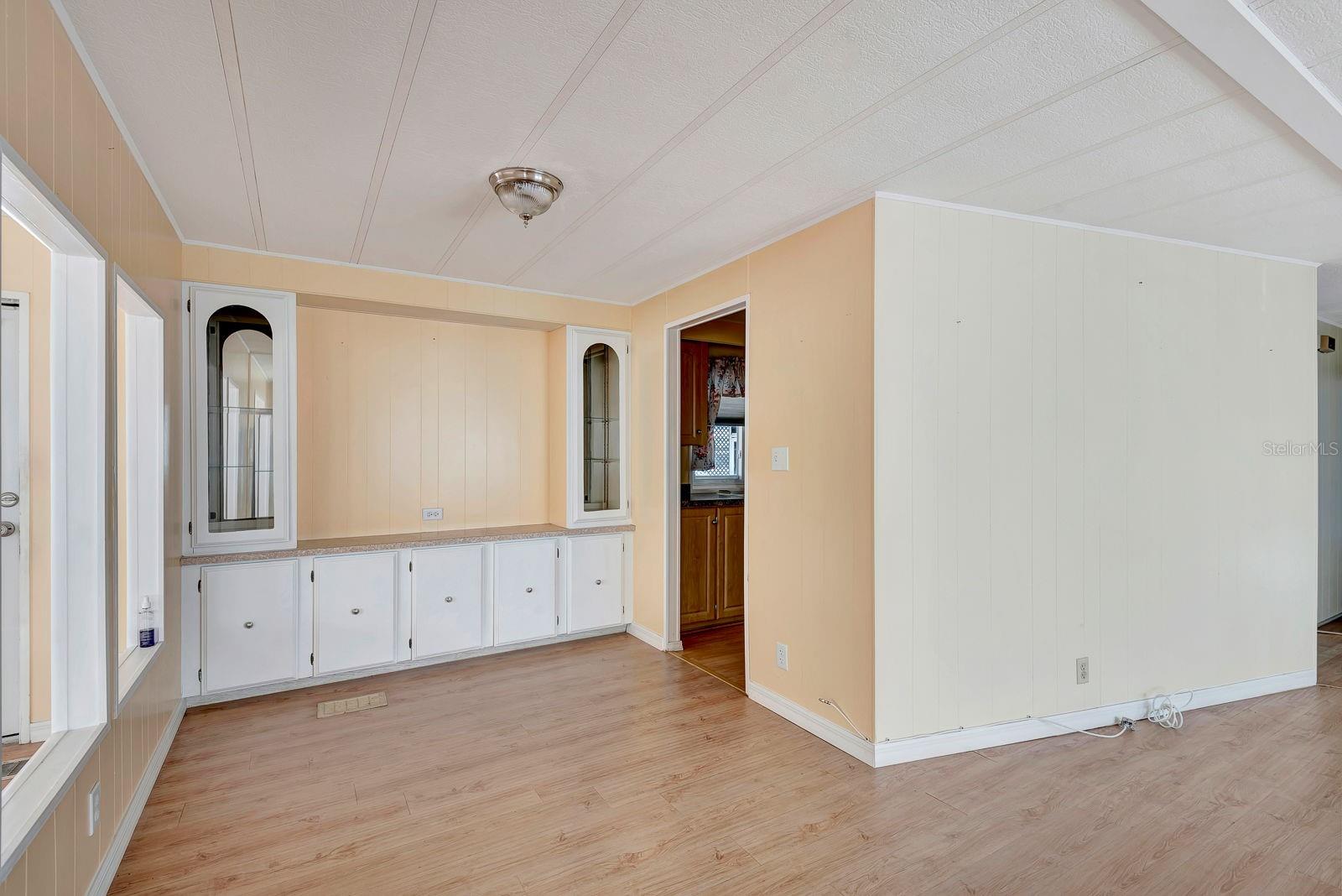 PALM LAKE ESTATES - Residential