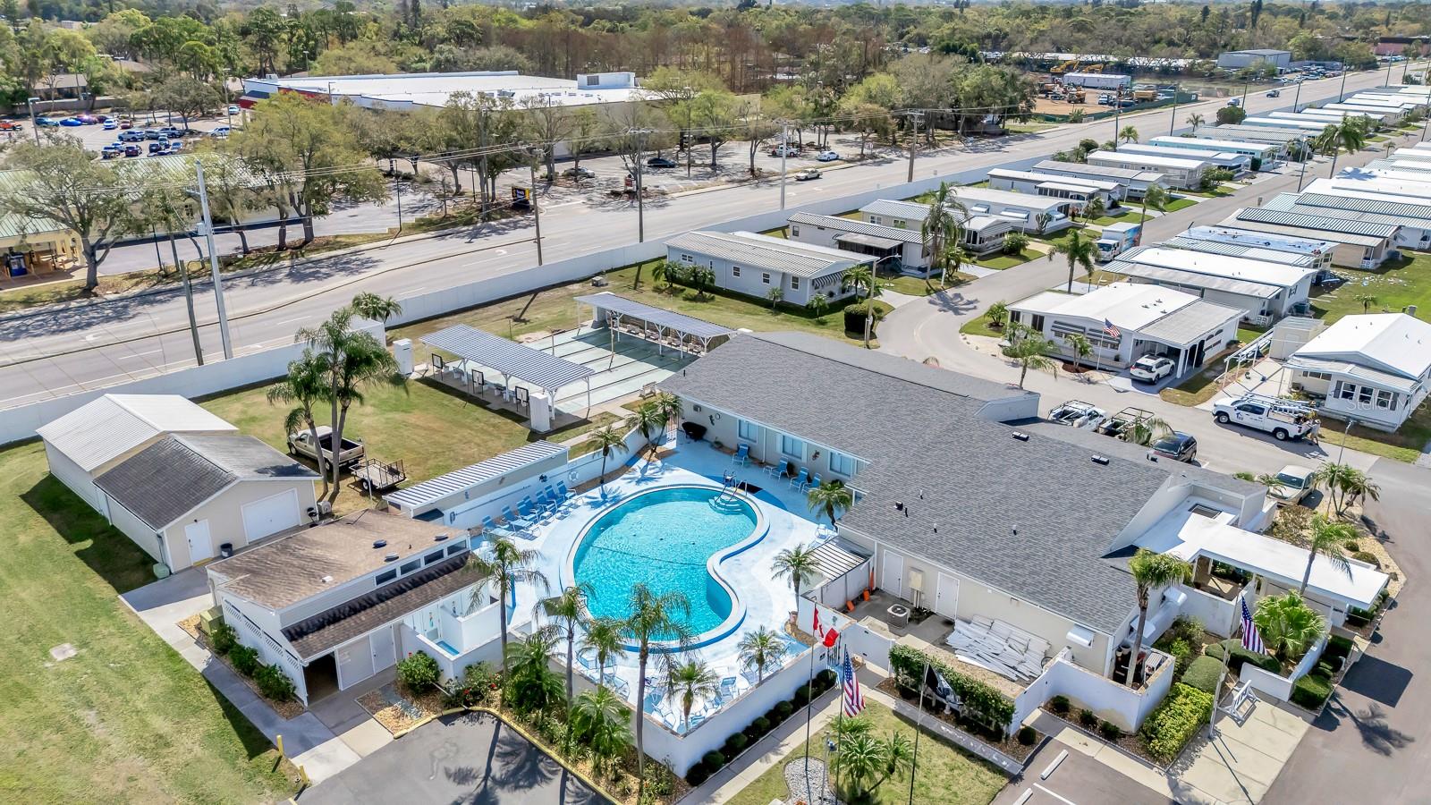 PALM LAKE ESTATES - Residential