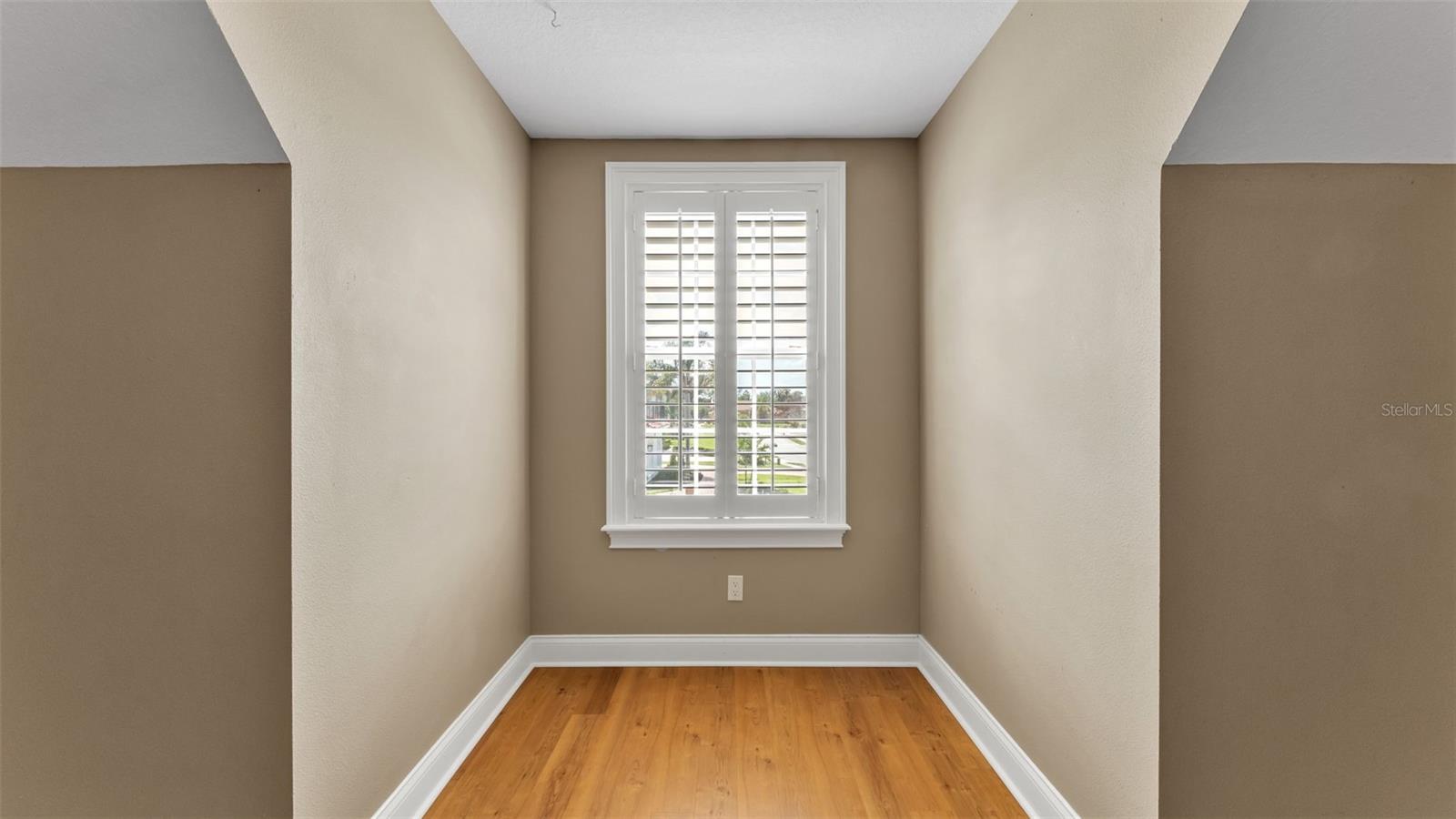 AMANDA OAKS - Residential