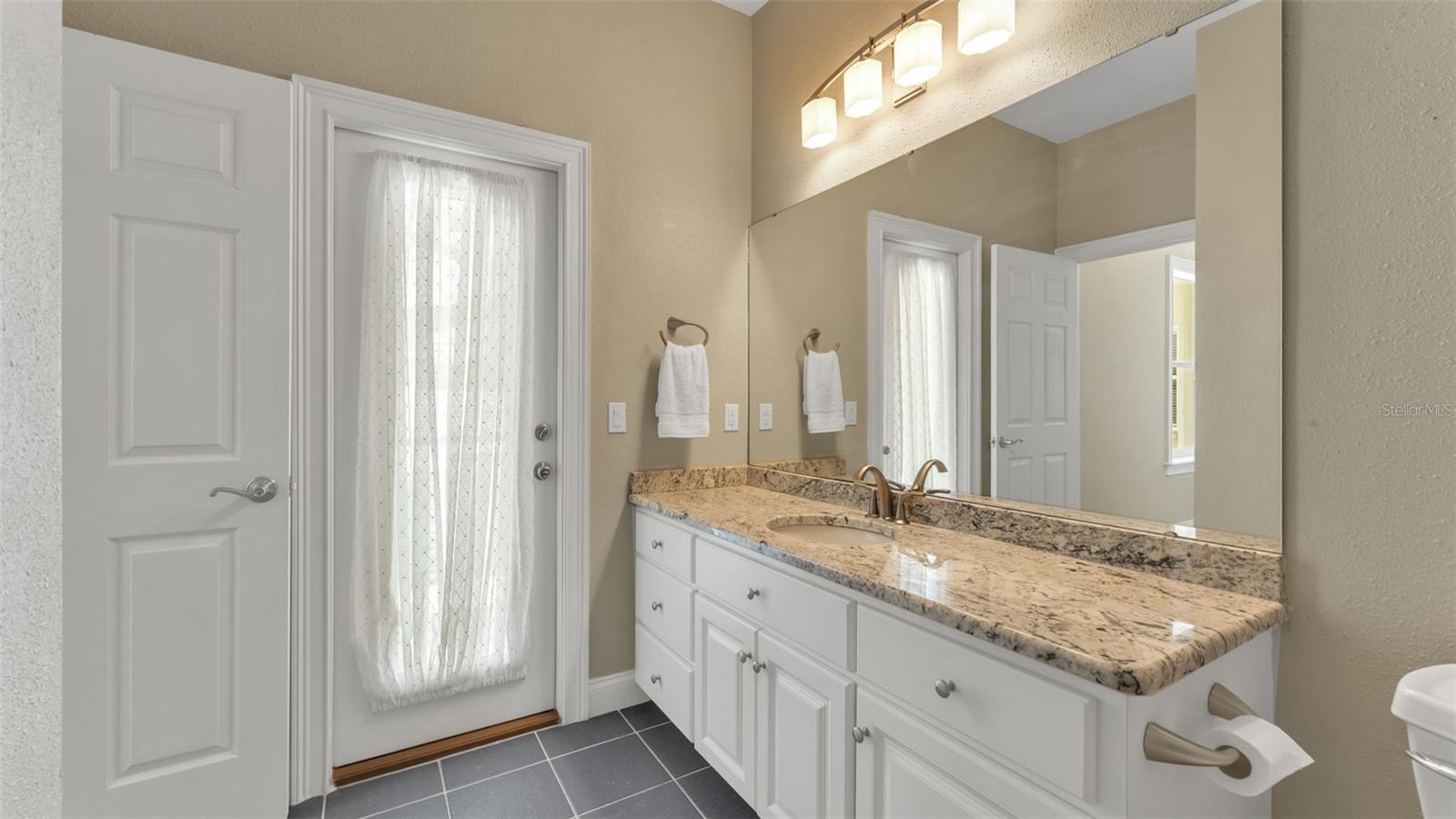 AMANDA OAKS - Residential