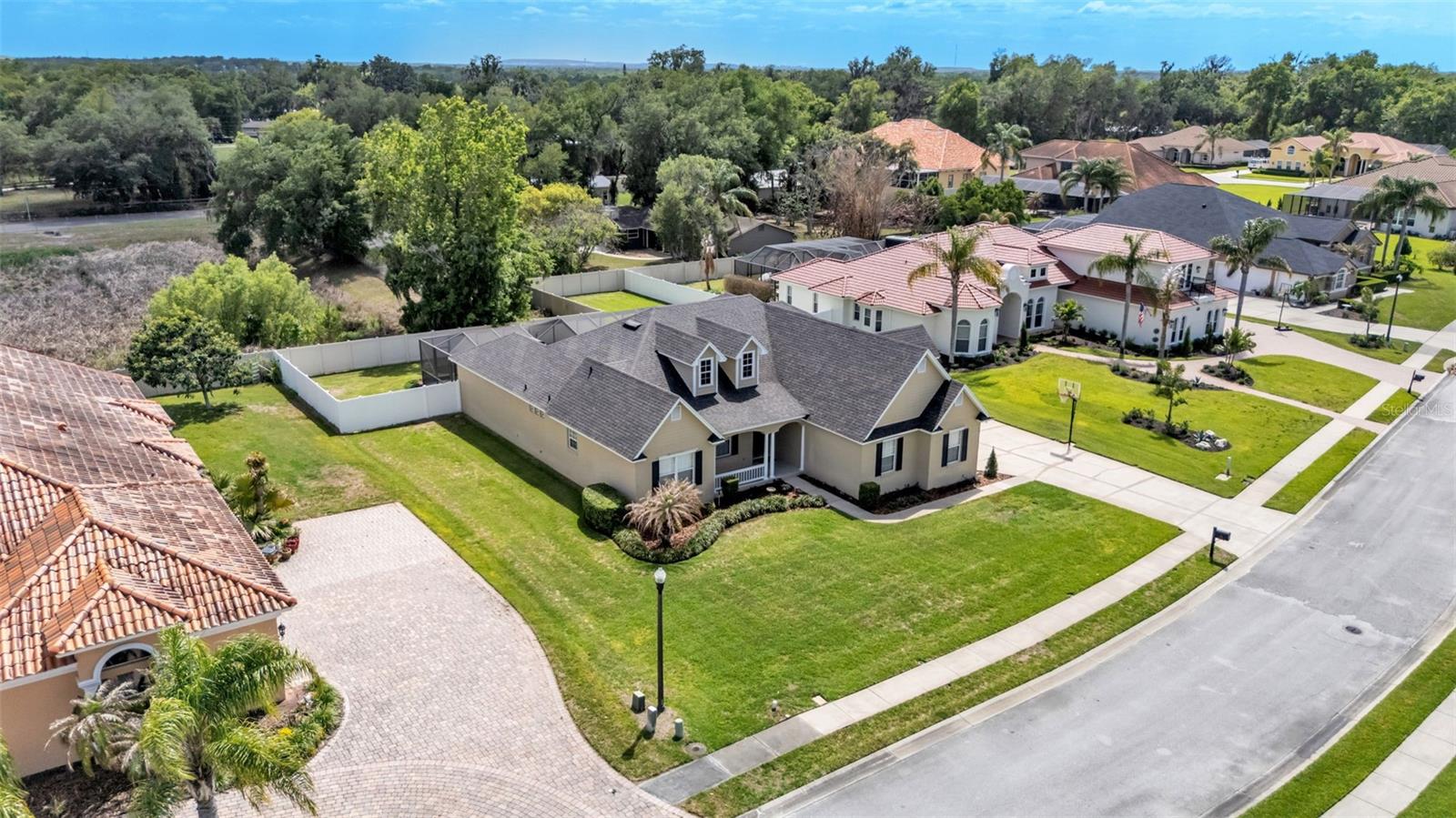 AMANDA OAKS - Residential