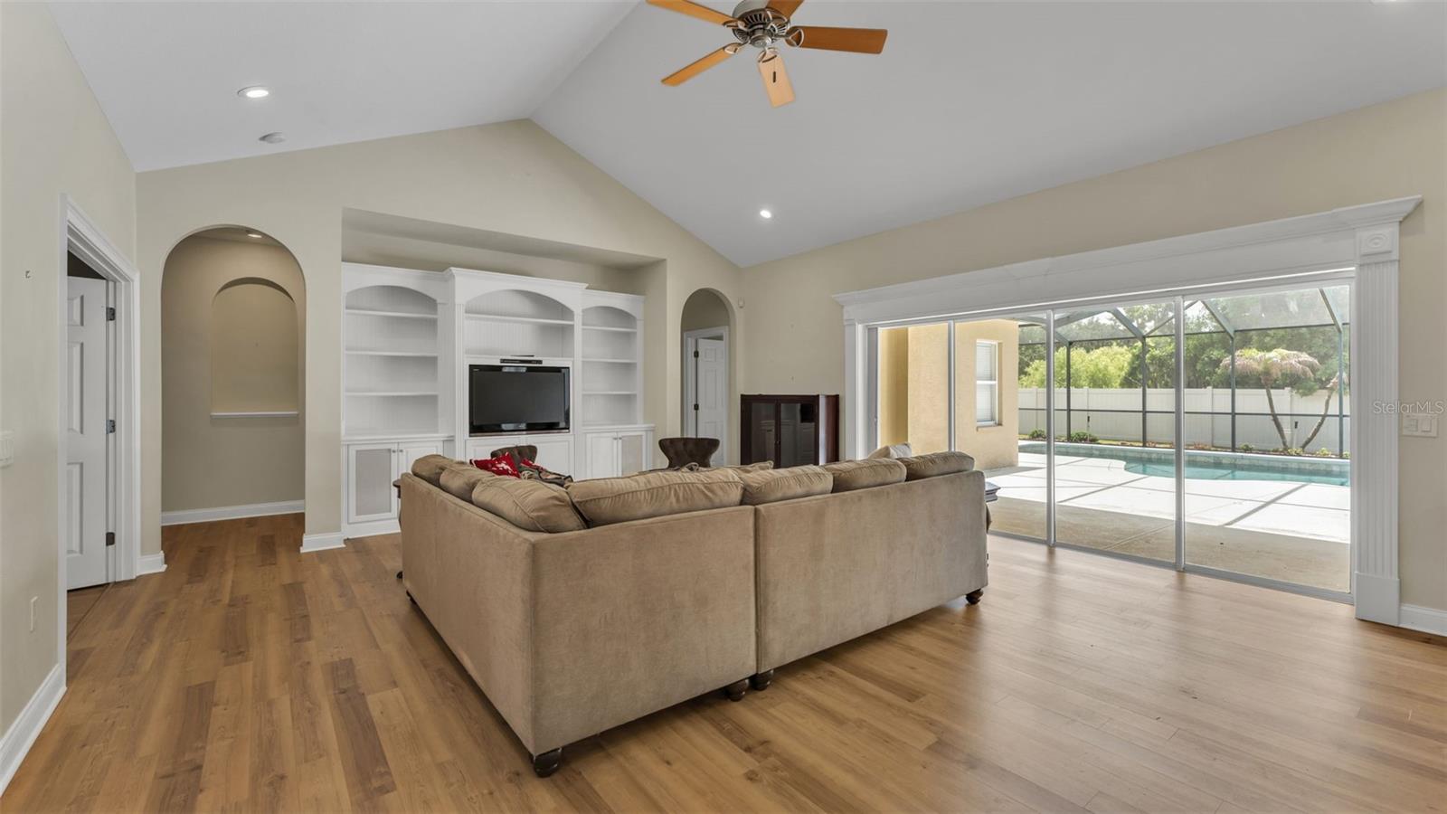 AMANDA OAKS - Residential