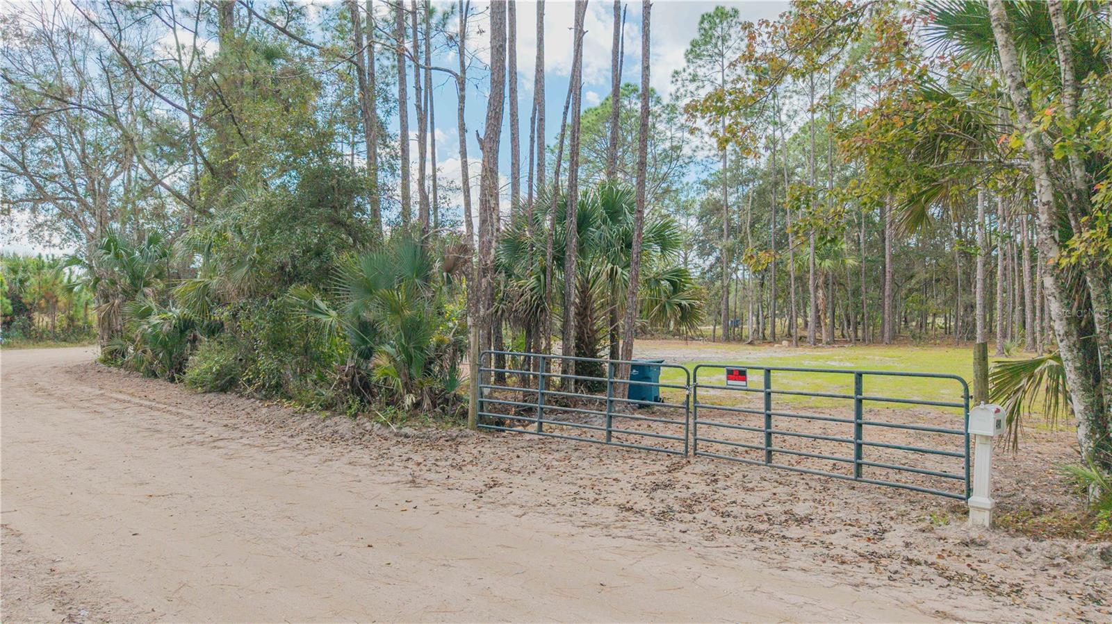 HOWE & CURRIER - Land