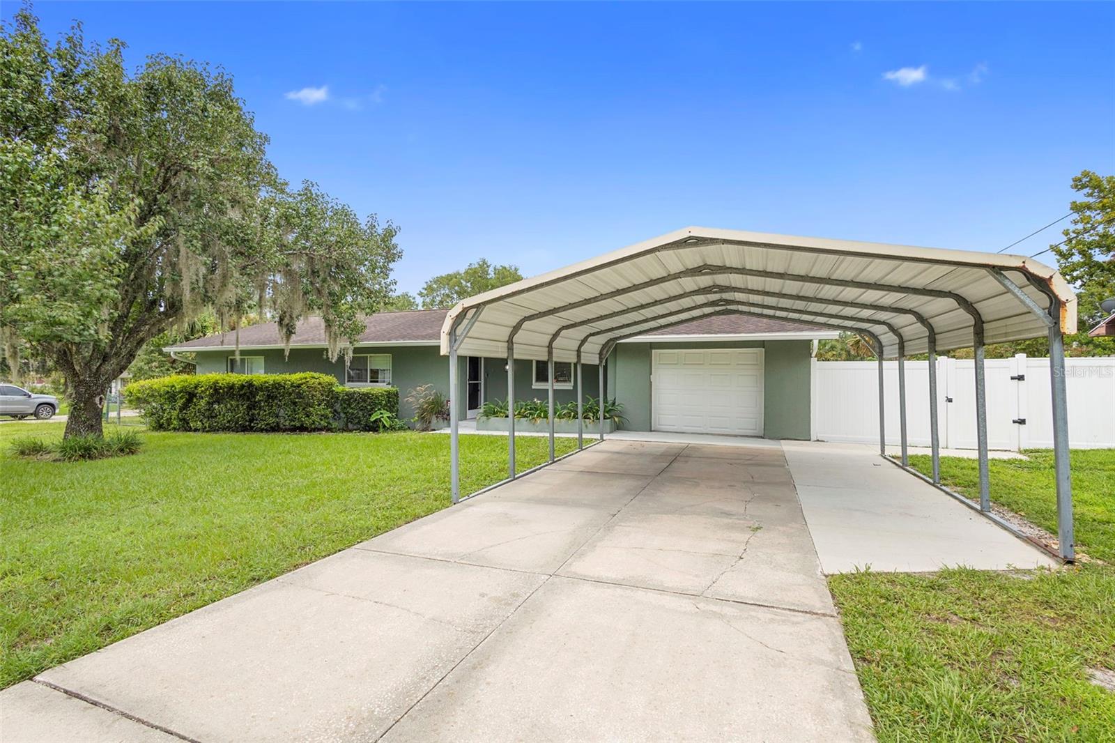 124 LAKE MOLLY AVENUE