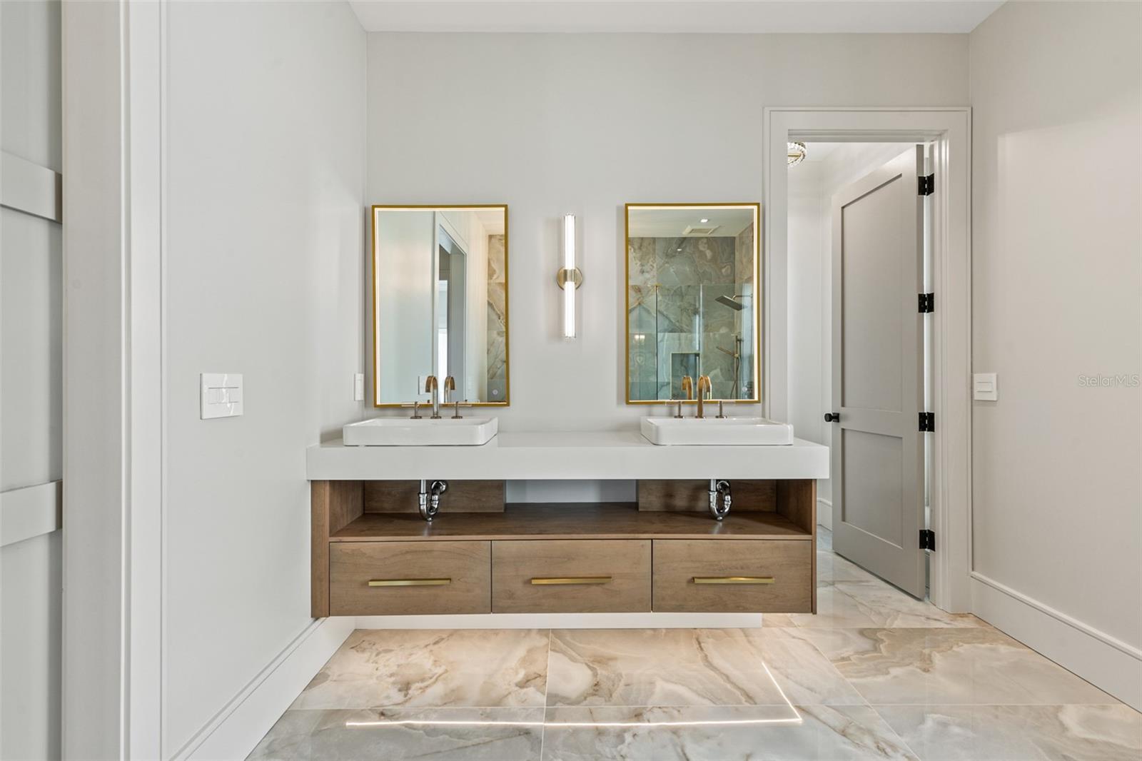 NORTHSHORE .04 - Residential