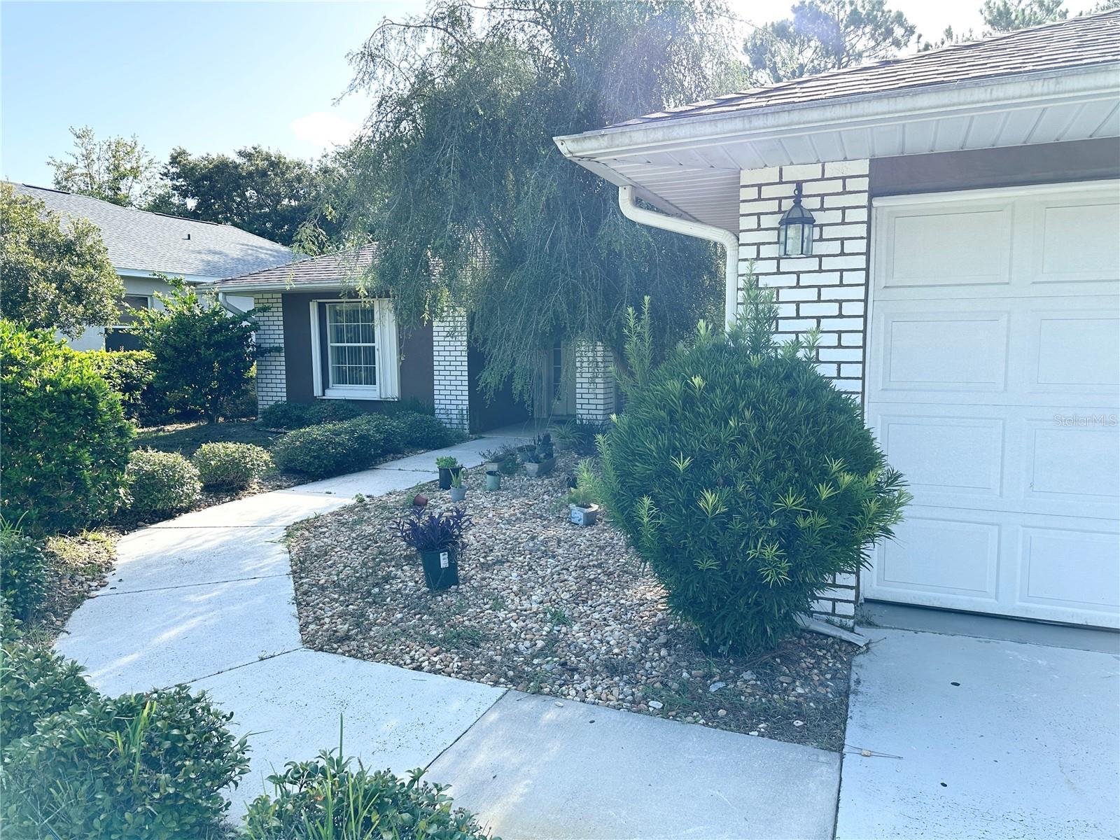 26 WOODBURY DRIVE