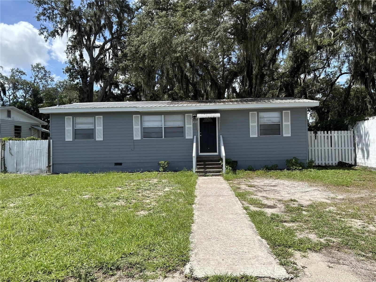 Photo 1 of 5 — 909 W CIRCLE STREET, AVON PARK, FL 33825