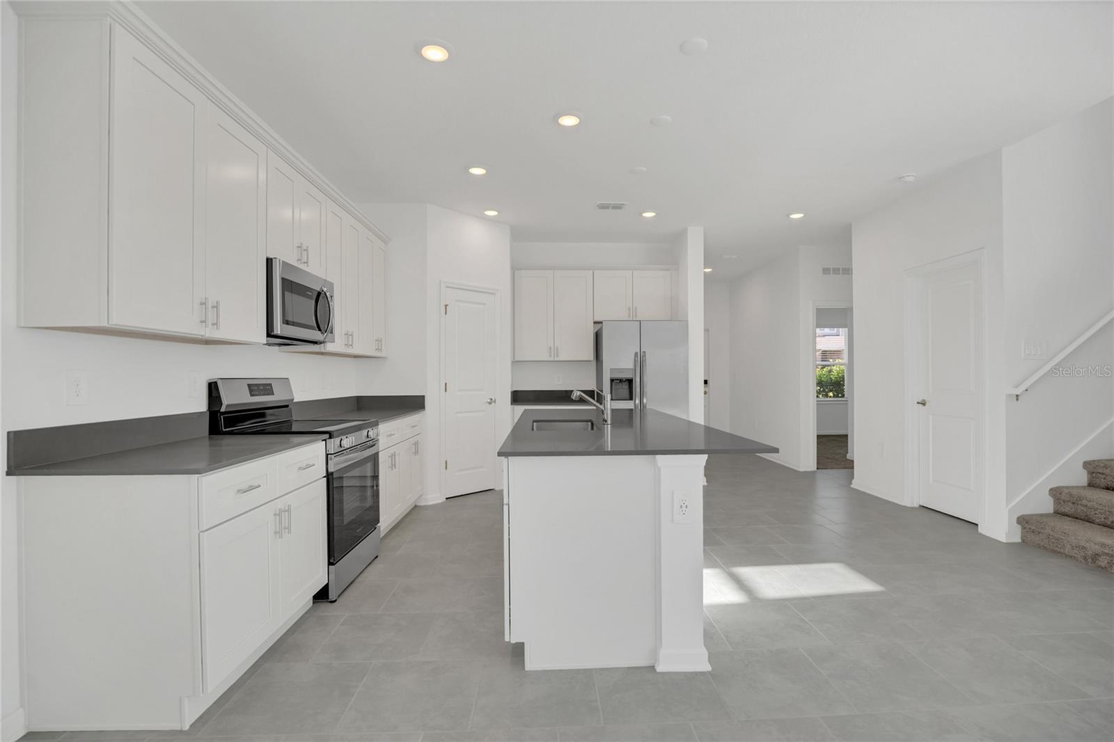 RHETTS RDG - Residential