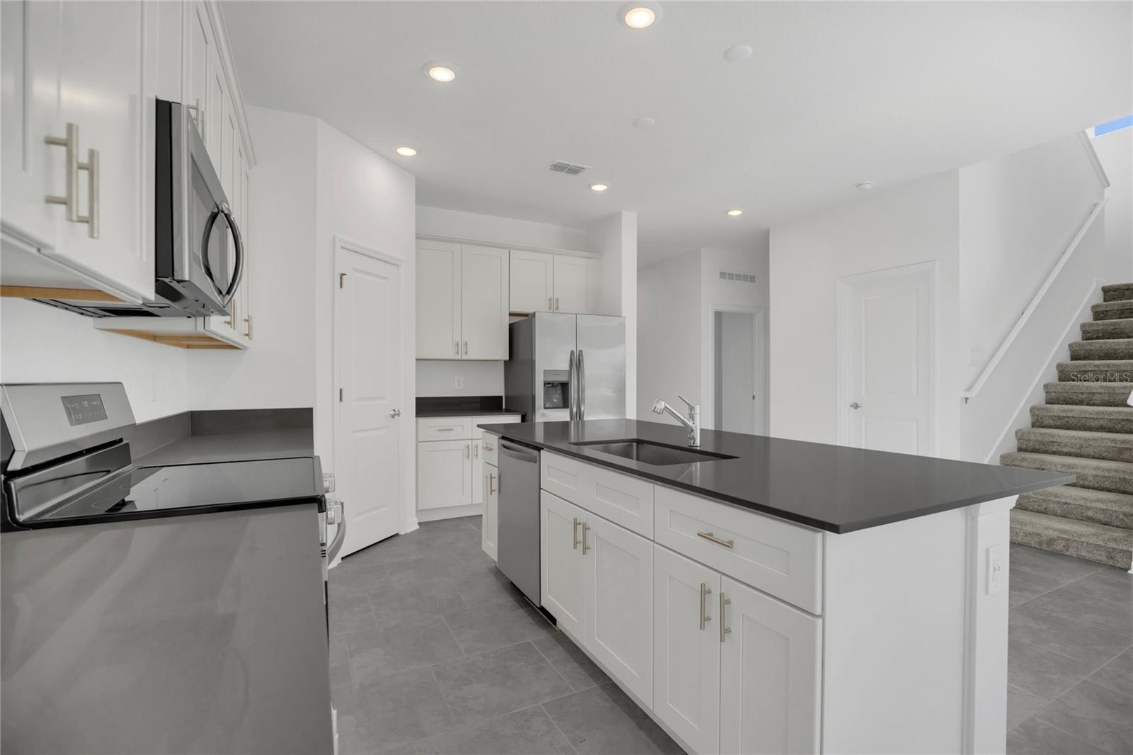 RHETTS RDG - Residential