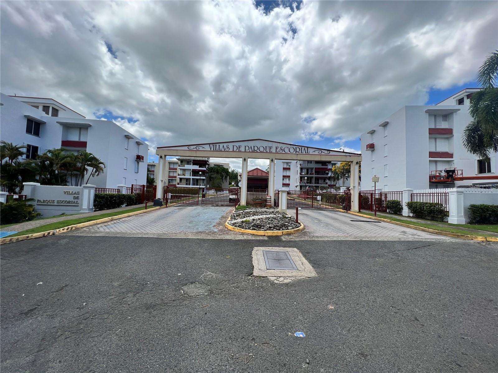 COND. VILLA DEL PARQUE ESCORIAL - Residential