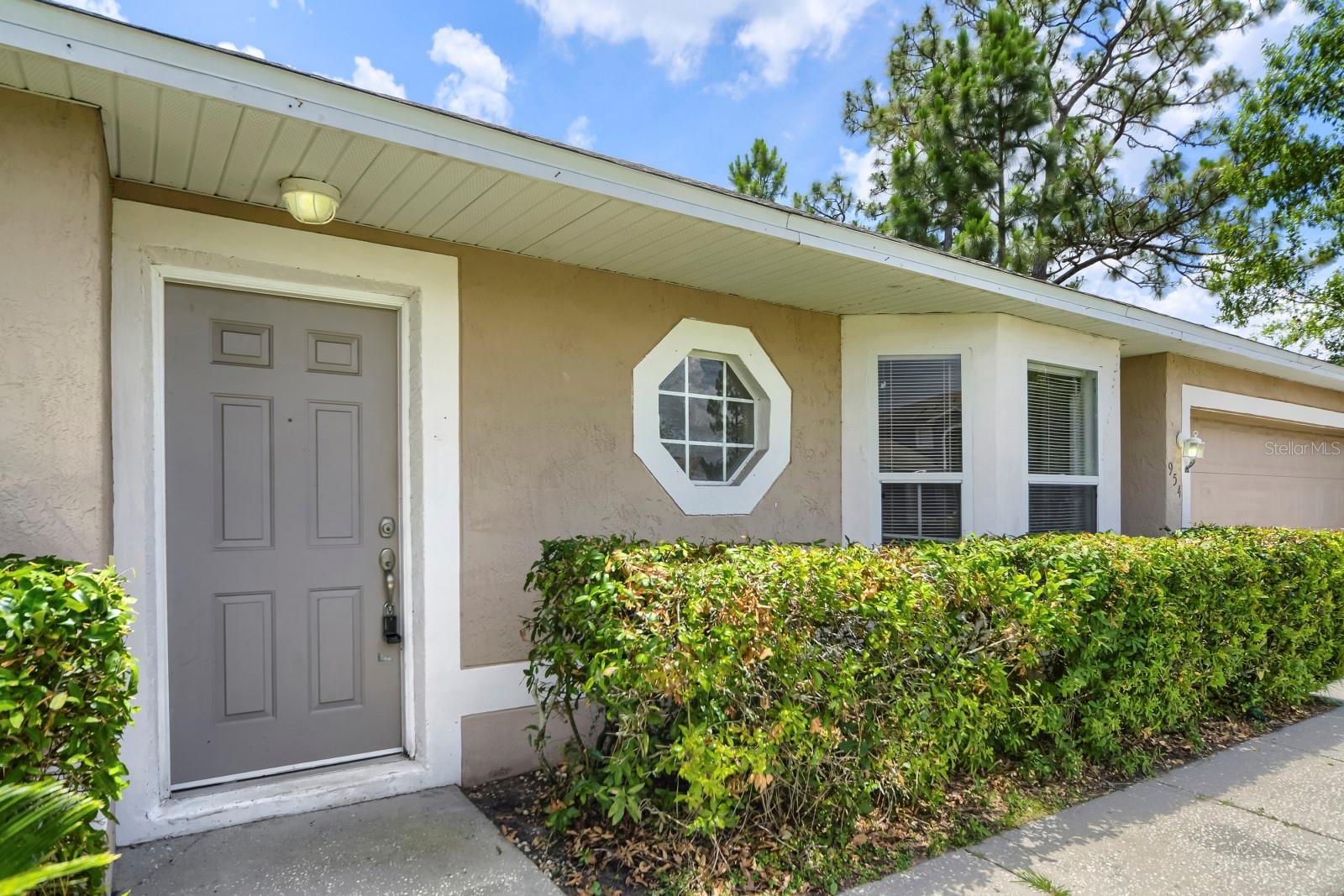 954 DERBYSHIRE DRIVE